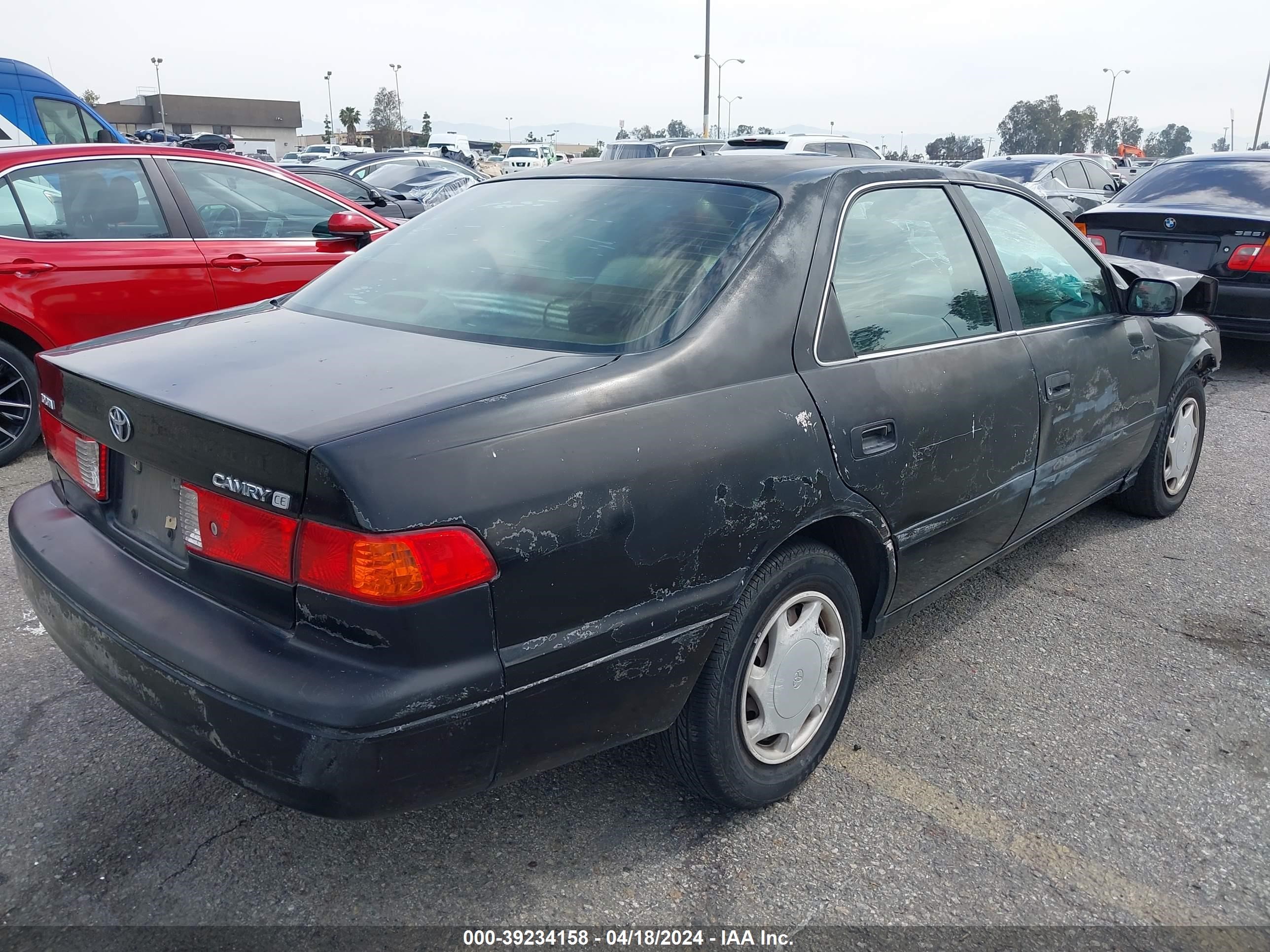 Photo 3 VIN: 4T1BG22K2YU682023 - TOYOTA CAMRY 