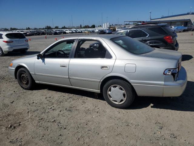 Photo 1 VIN: 4T1BG22K2YU695502 - TOYOTA CAMRY CE 