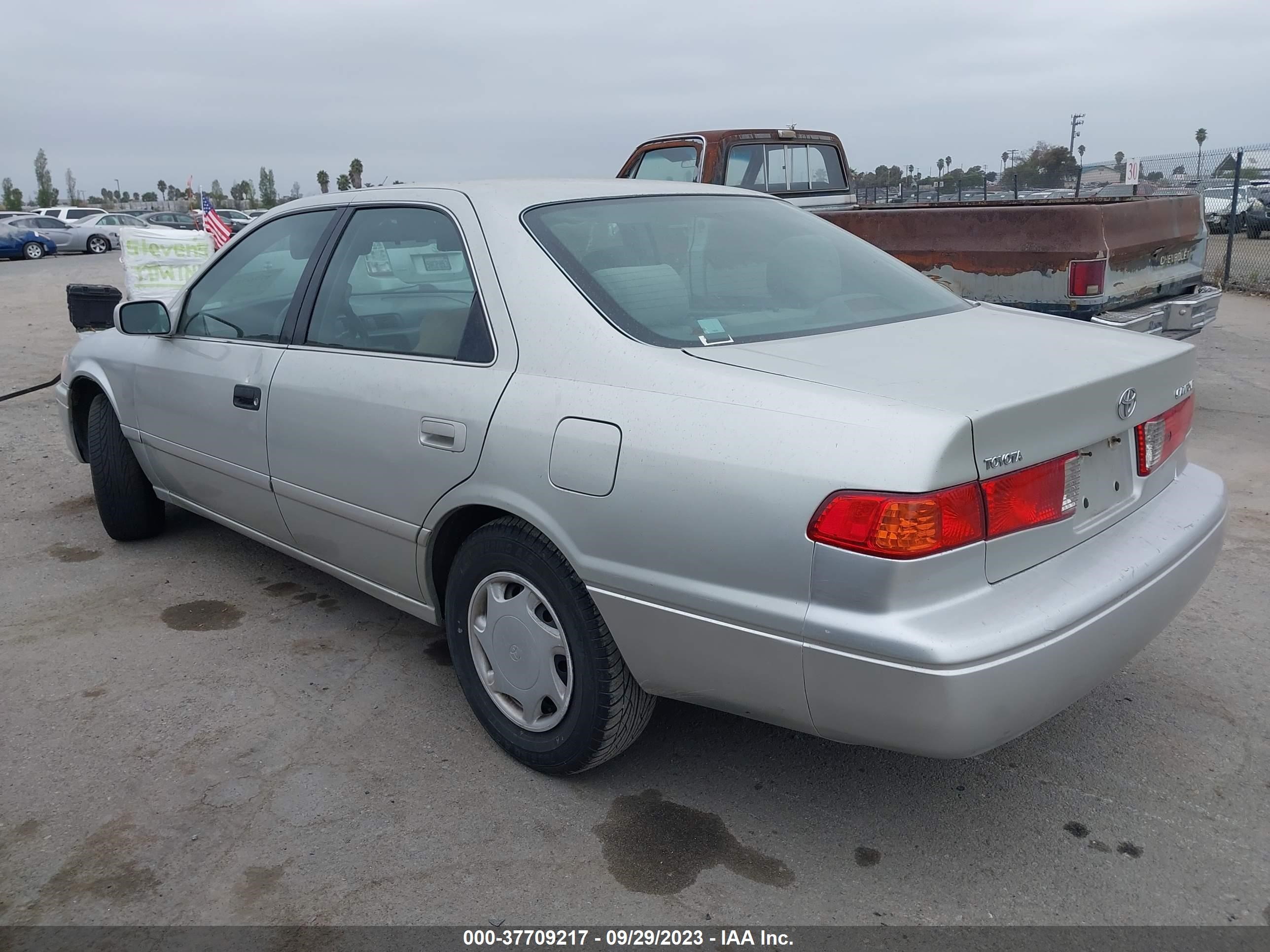 Photo 2 VIN: 4T1BG22K2YU697492 - TOYOTA CAMRY 