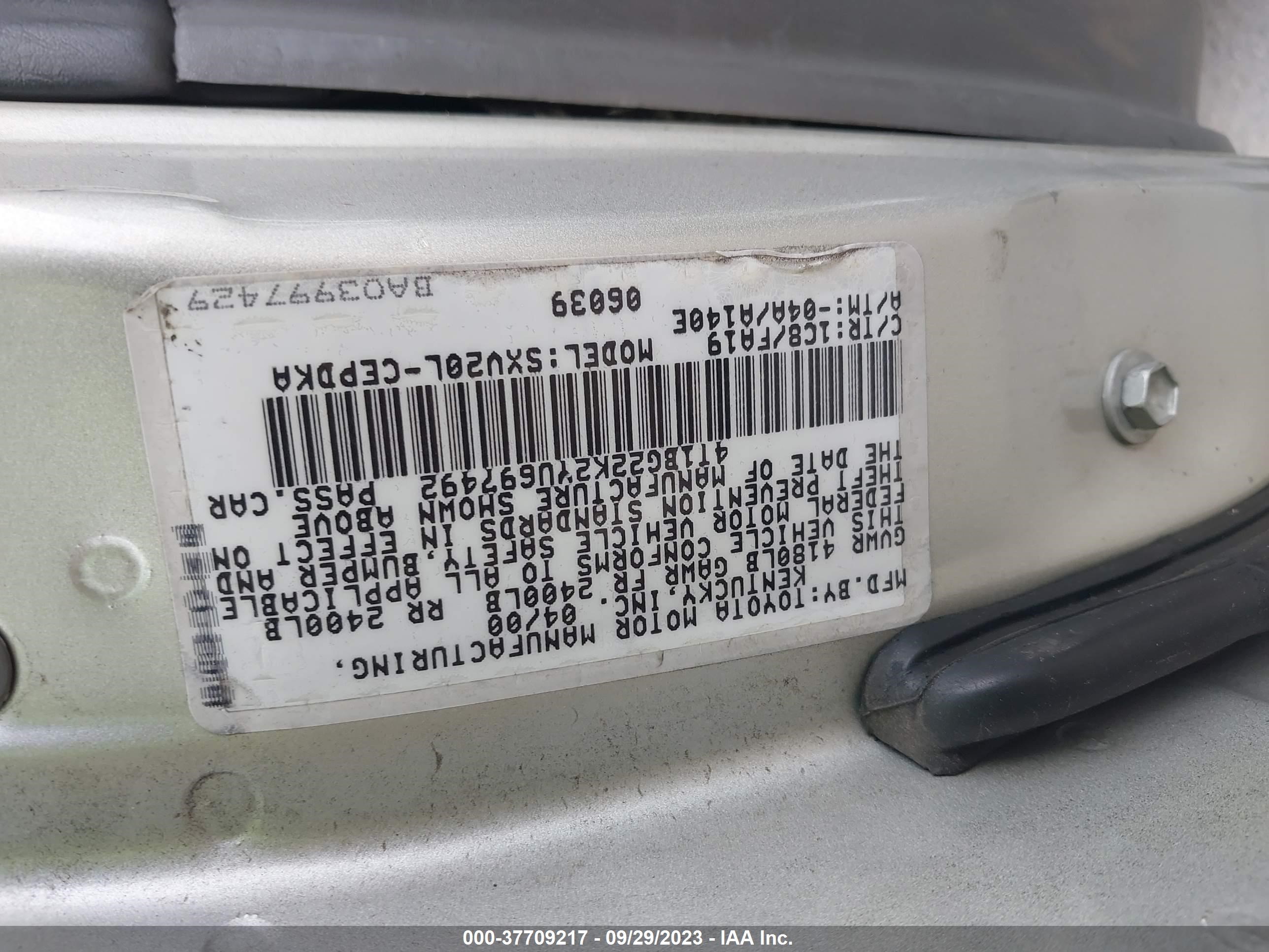 Photo 8 VIN: 4T1BG22K2YU697492 - TOYOTA CAMRY 