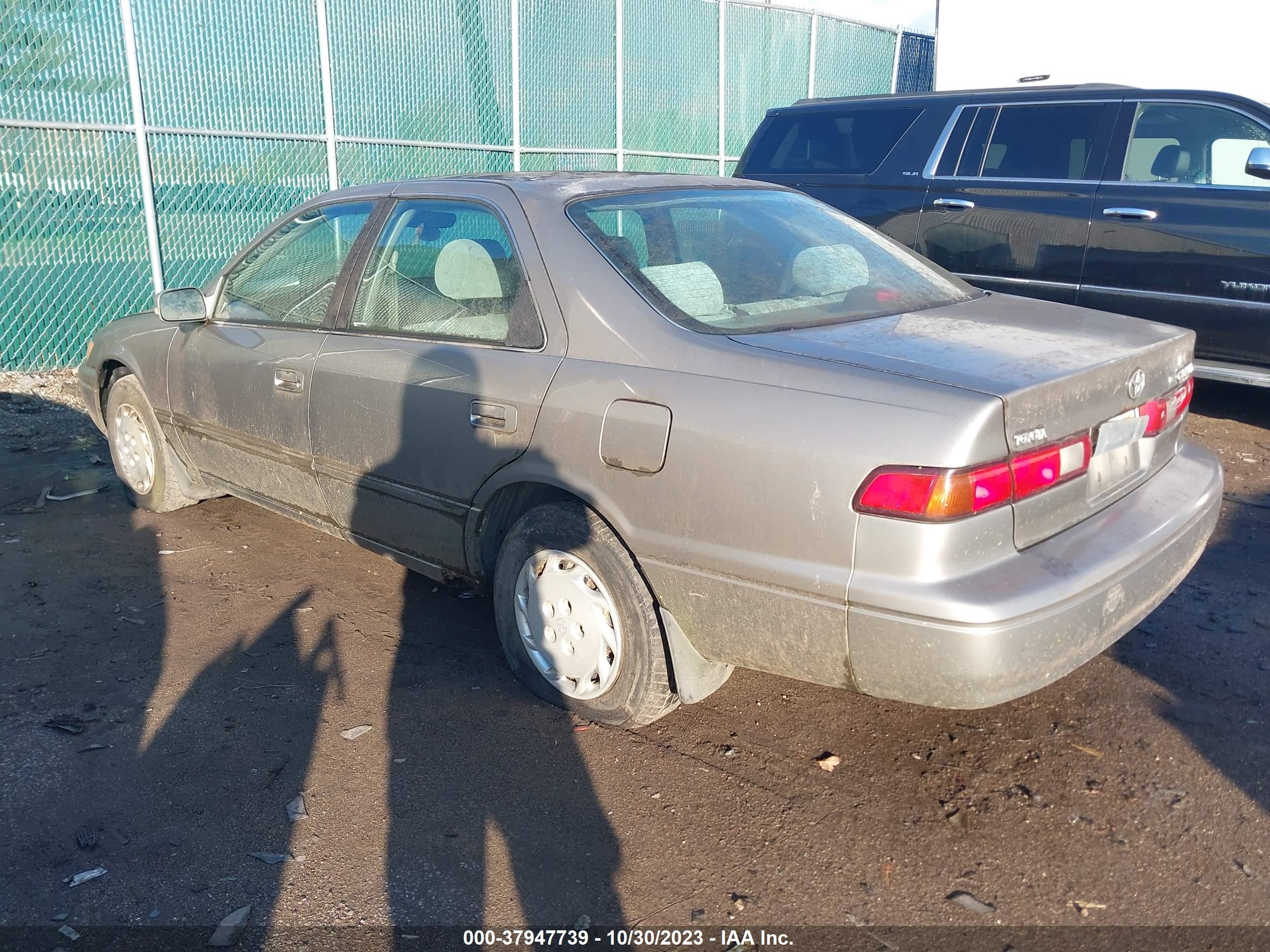 Photo 2 VIN: 4T1BG22K3VU114147 - TOYOTA CAMRY 