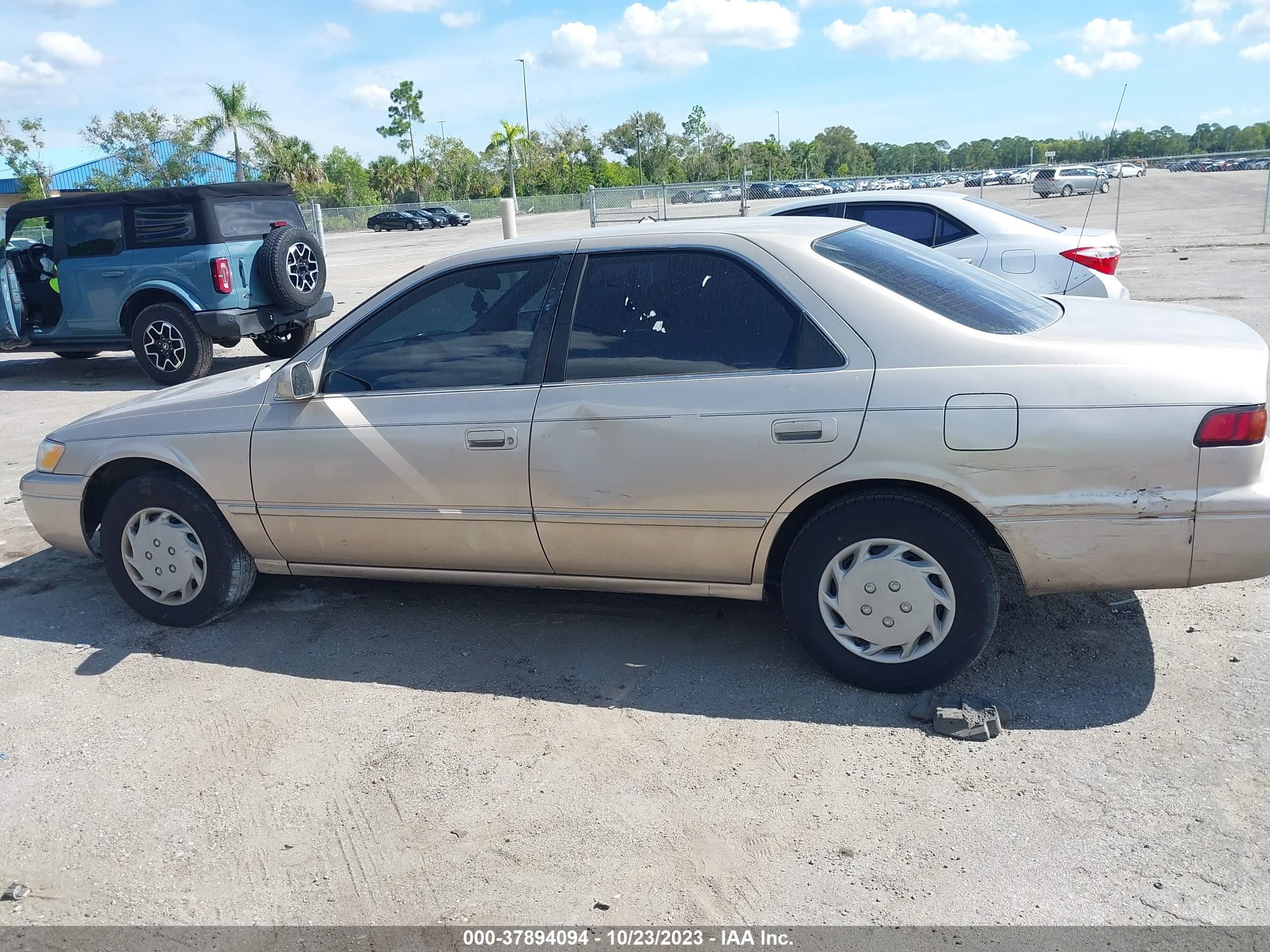 Photo 13 VIN: 4T1BG22K3WU369849 - TOYOTA CAMRY 