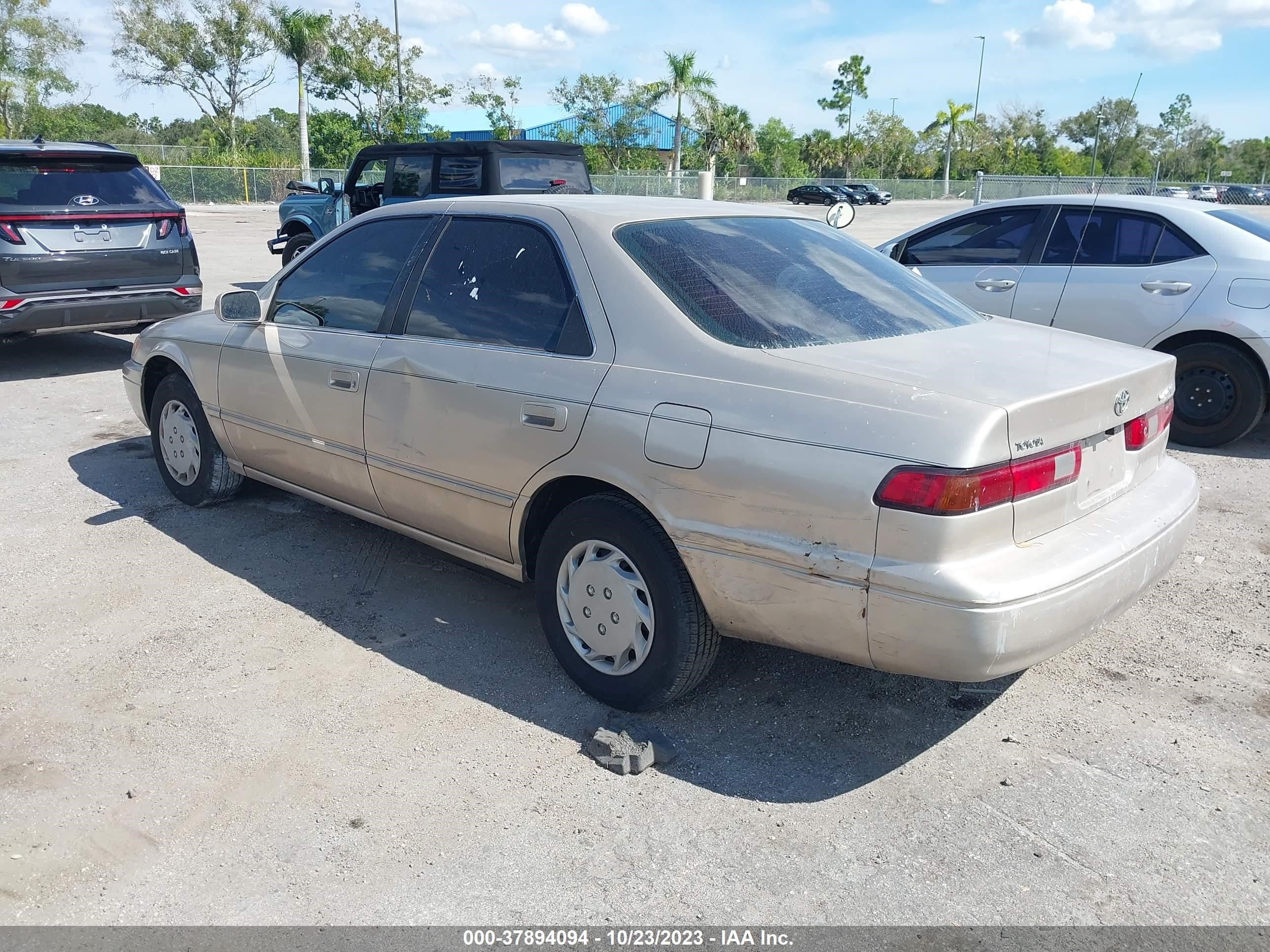 Photo 2 VIN: 4T1BG22K3WU369849 - TOYOTA CAMRY 