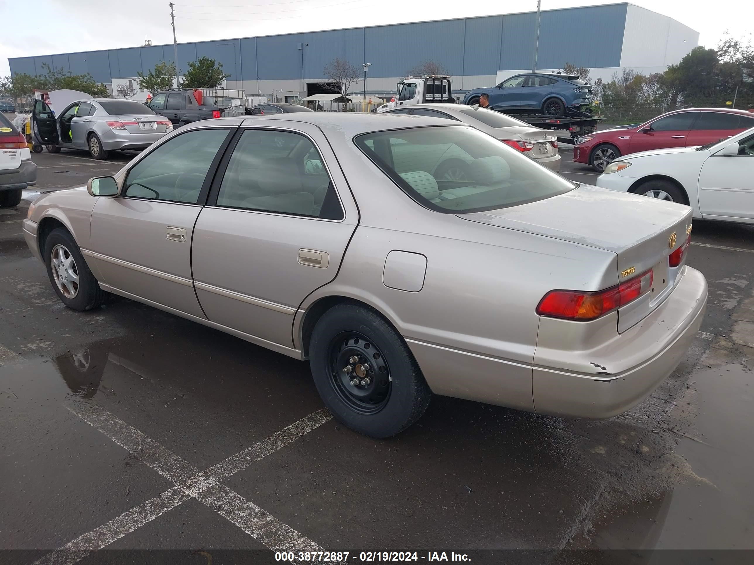 Photo 2 VIN: 4T1BG22K3WU859675 - TOYOTA CAMRY 