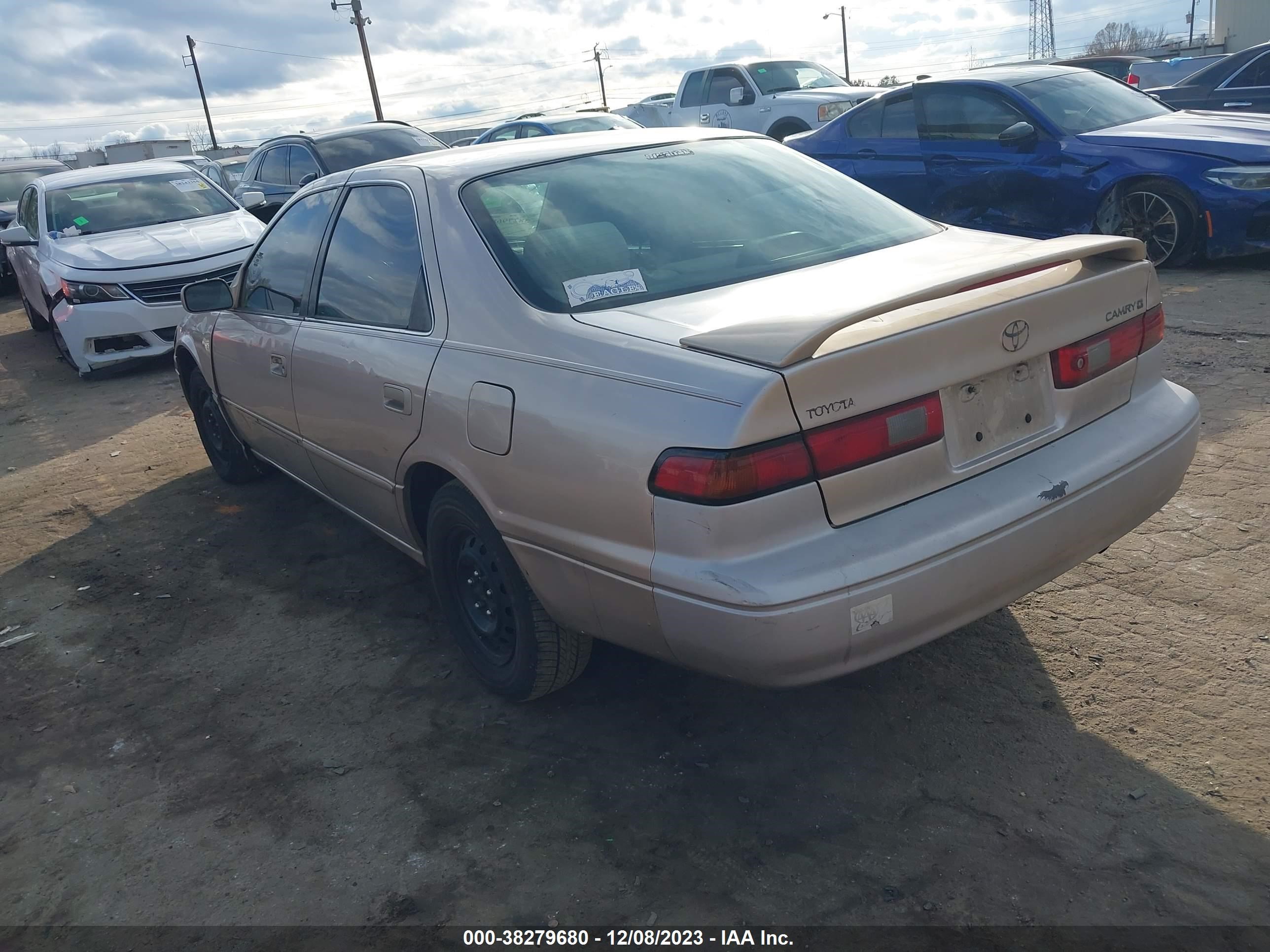 Photo 2 VIN: 4T1BG22K4WU330090 - TOYOTA CAMRY 