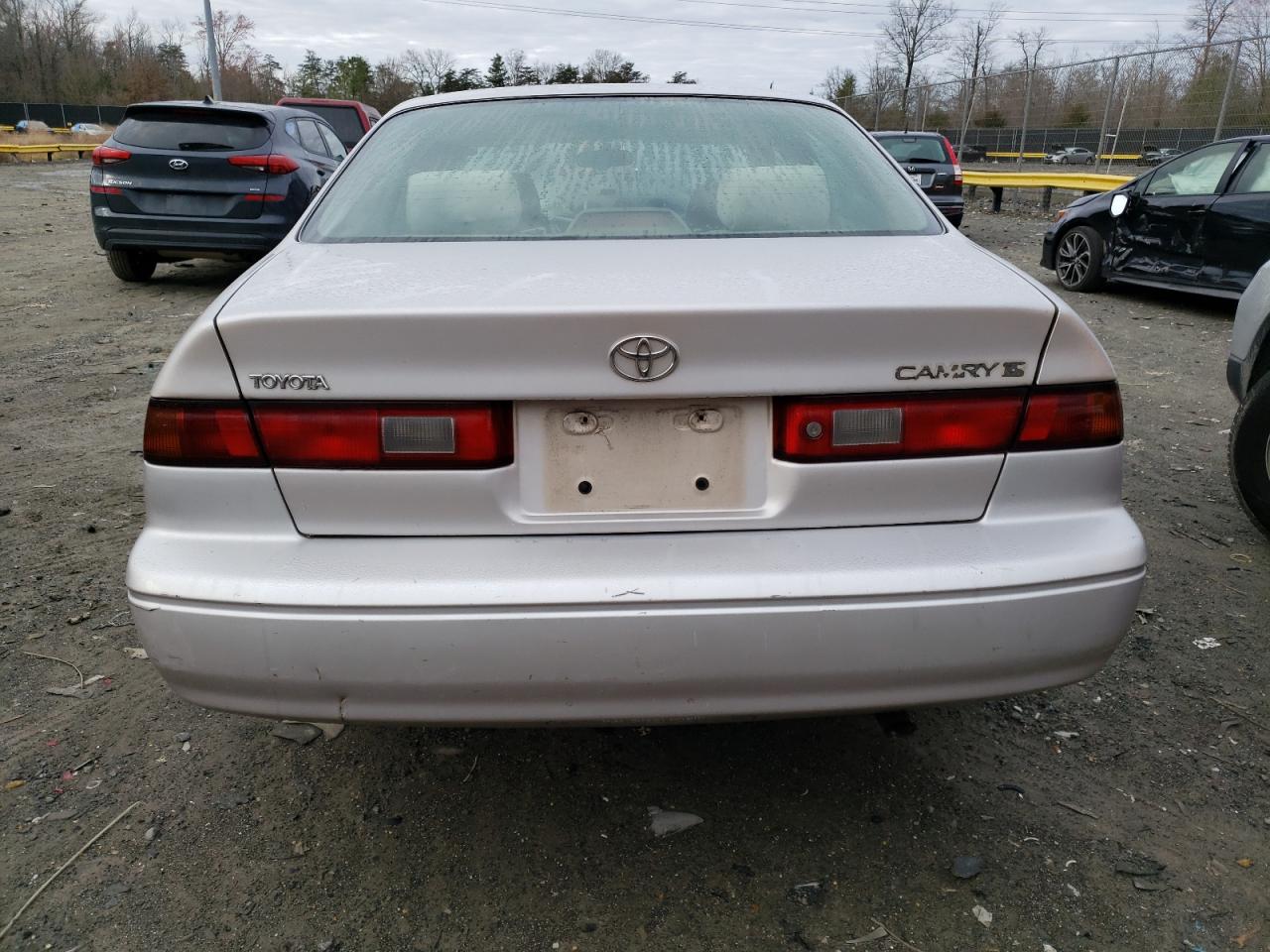 Photo 5 VIN: 4T1BG22K4XU467922 - TOYOTA CAMRY 