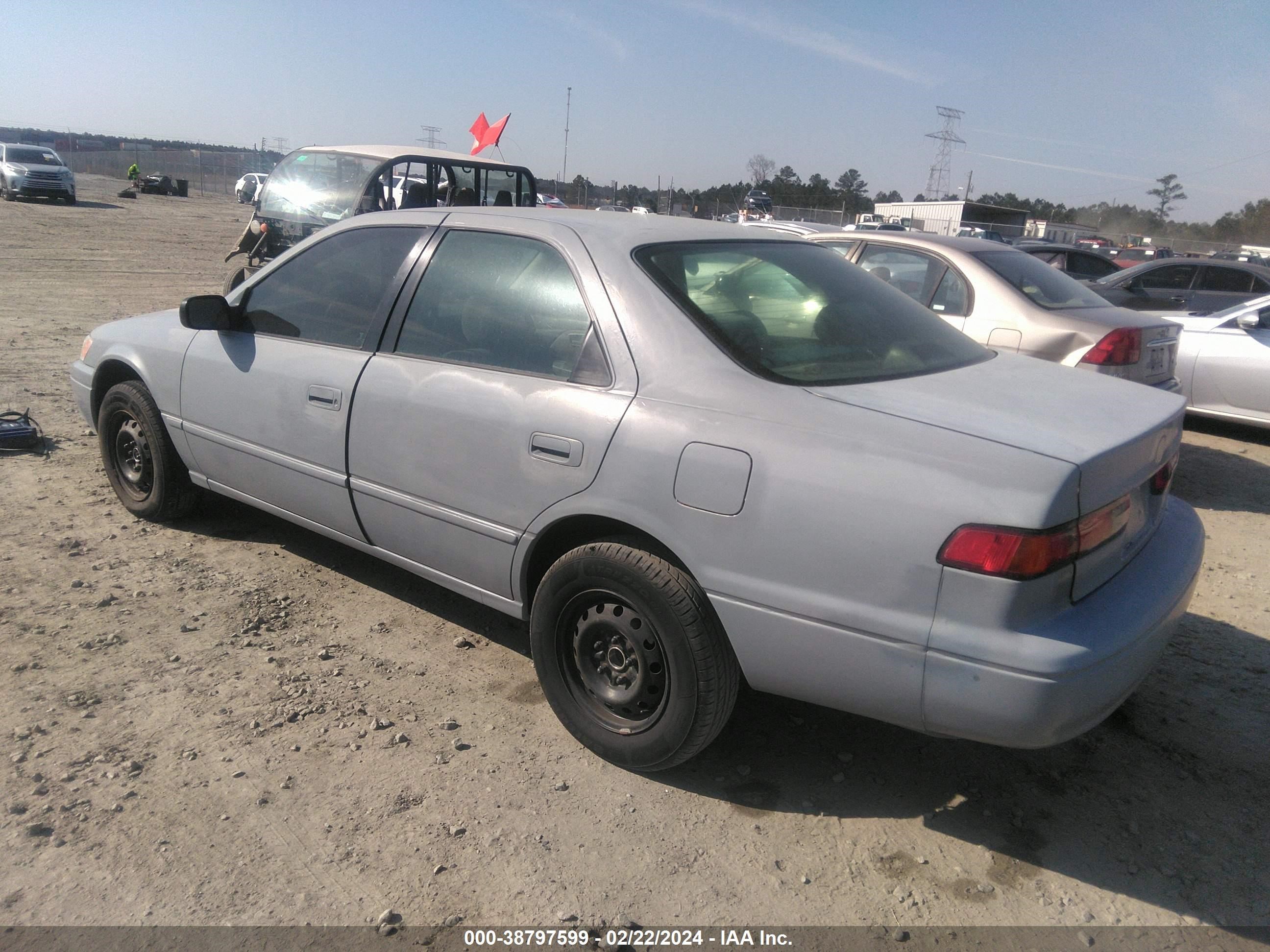 Photo 2 VIN: 4T1BG22K4XU876955 - TOYOTA CAMRY 