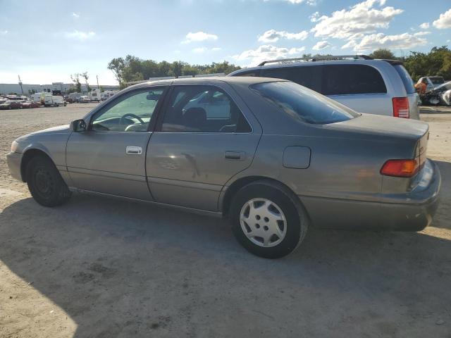 Photo 1 VIN: 4T1BG22K4YU627346 - TOYOTA CAMRY CE 