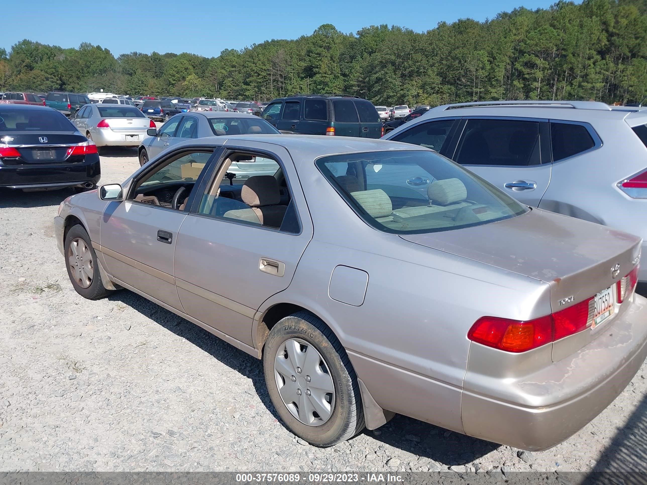 Photo 2 VIN: 4T1BG22K4YU711442 - TOYOTA CAMRY 