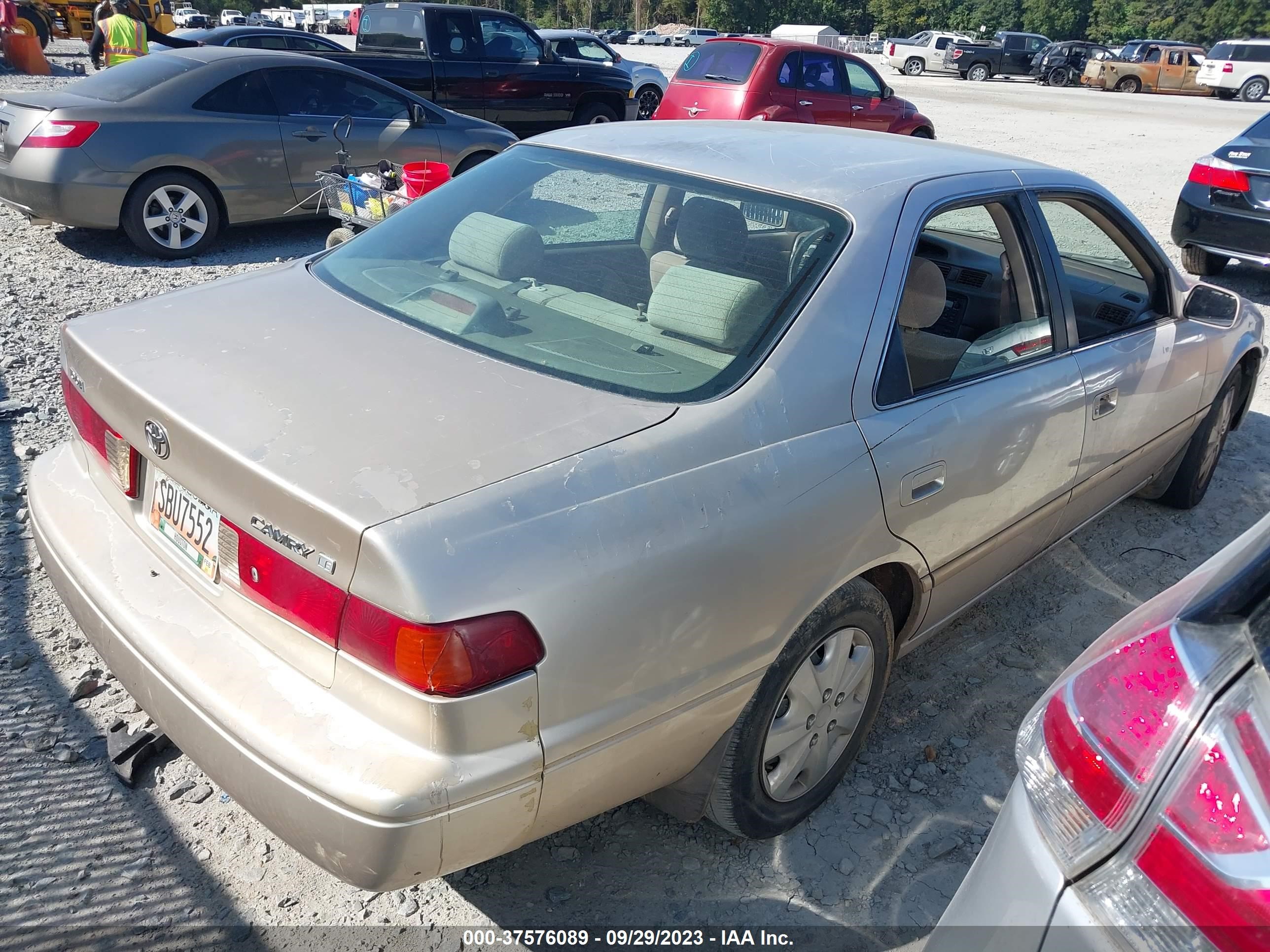 Photo 3 VIN: 4T1BG22K4YU711442 - TOYOTA CAMRY 