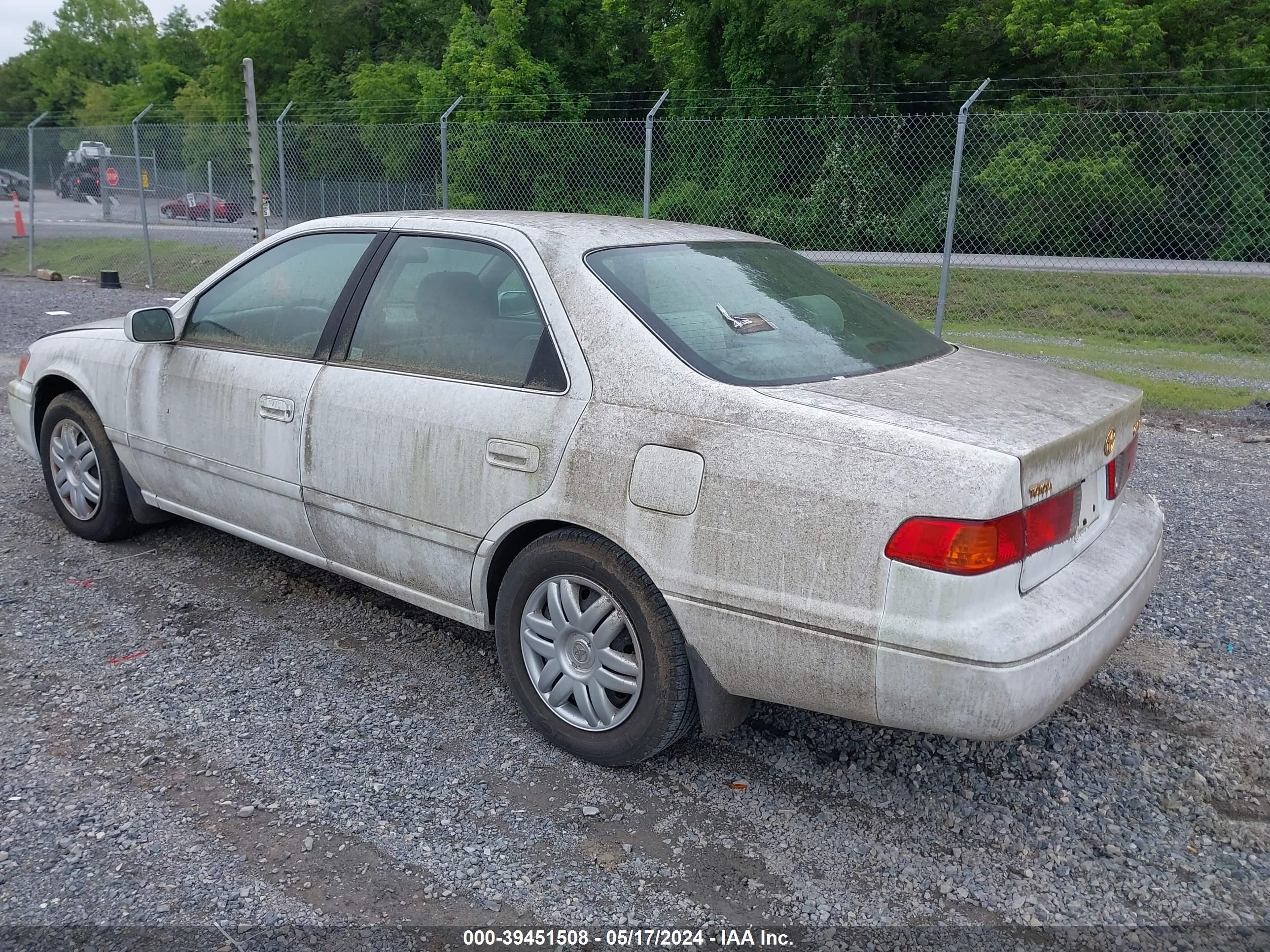 Photo 2 VIN: 4T1BG22K4YU944446 - TOYOTA CAMRY 