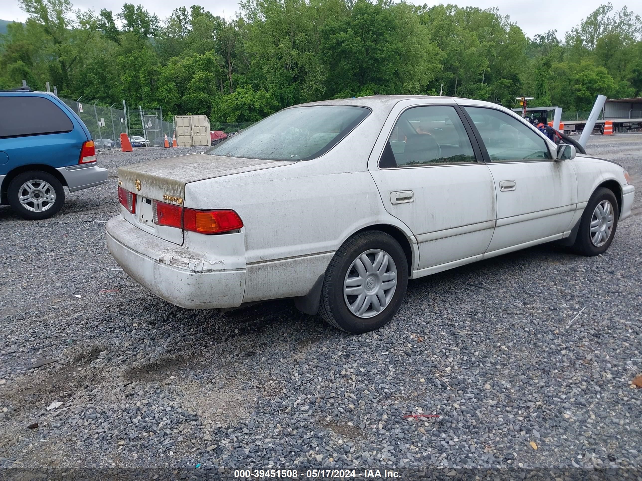 Photo 3 VIN: 4T1BG22K4YU944446 - TOYOTA CAMRY 