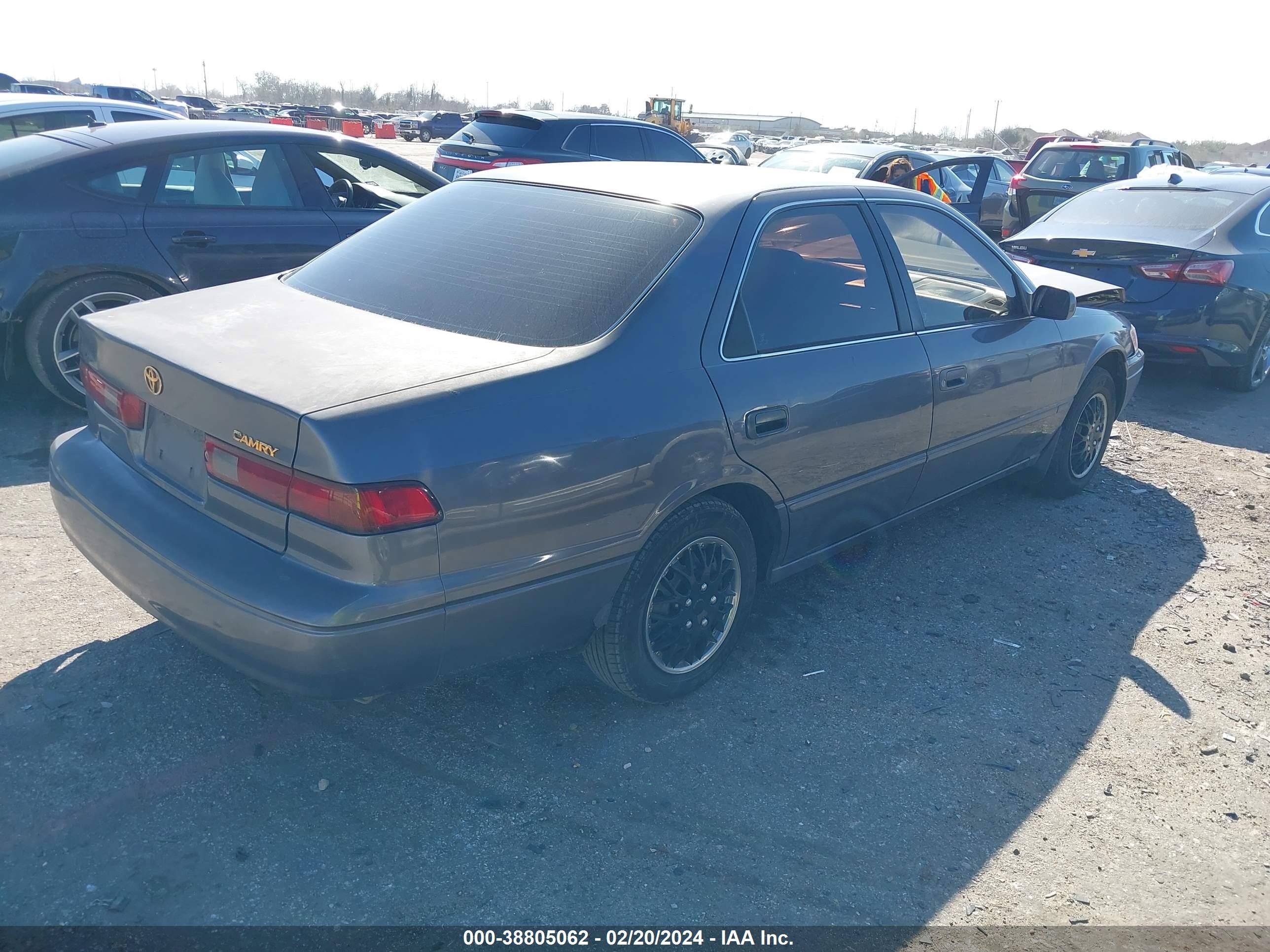 Photo 3 VIN: 4T1BG22K5VU106356 - TOYOTA CAMRY 