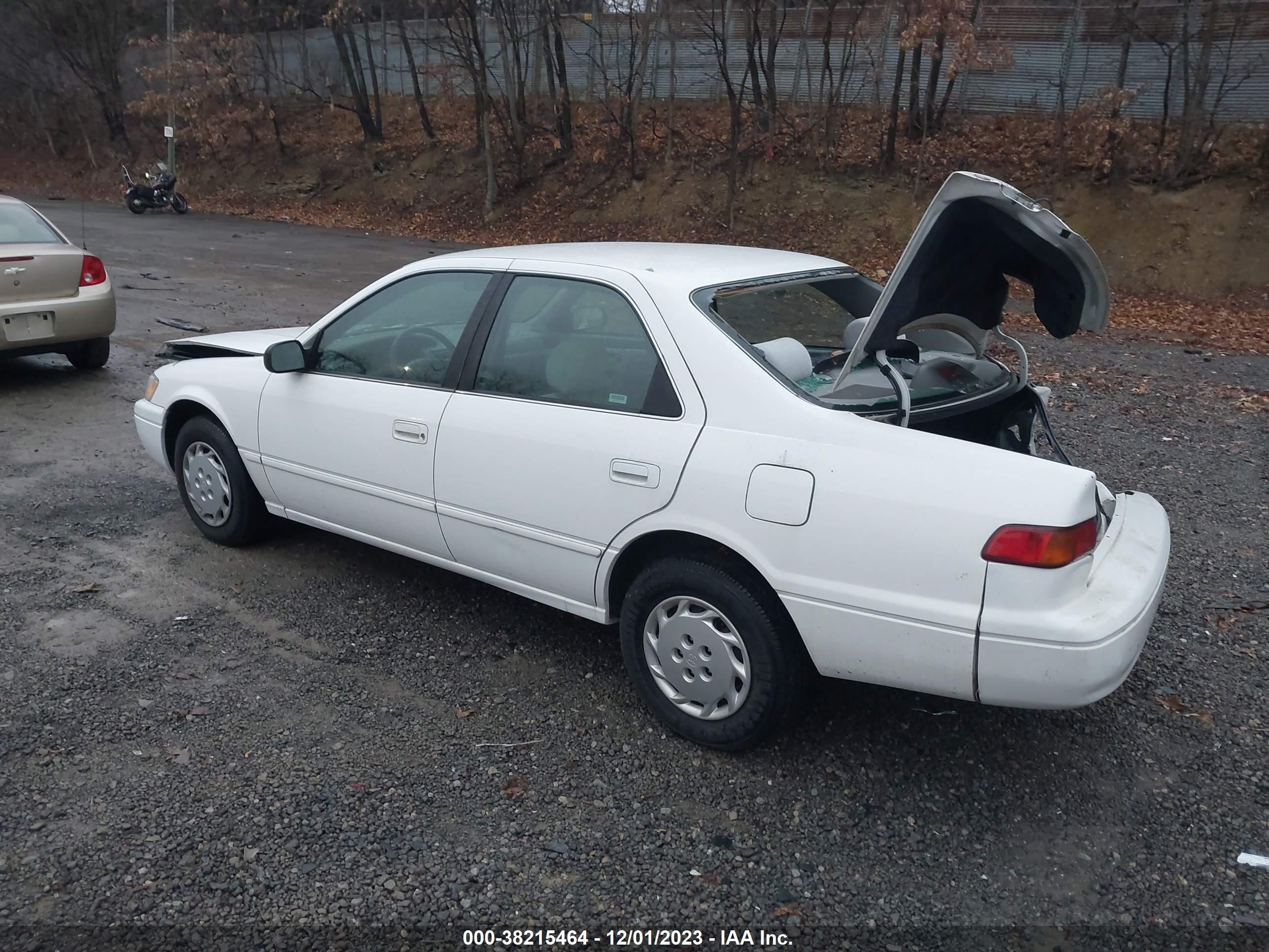 Photo 2 VIN: 4T1BG22K5VU758278 - TOYOTA CAMRY 