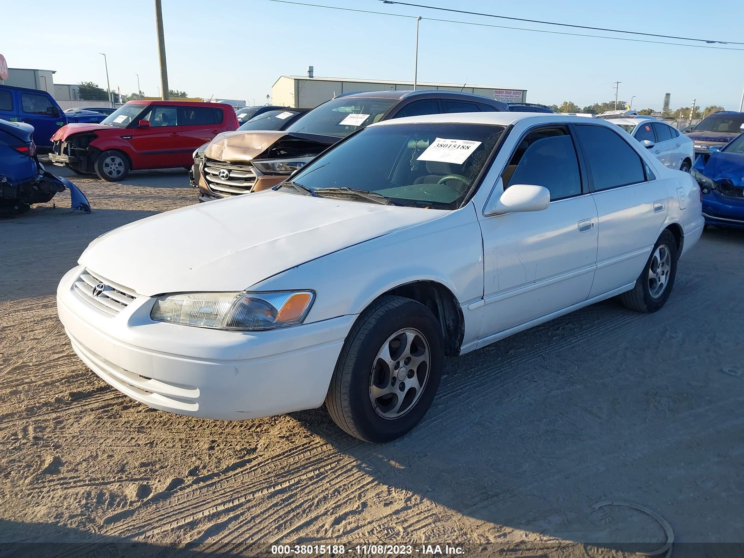 Photo 1 VIN: 4T1BG22K5WU267050 - TOYOTA CAMRY 