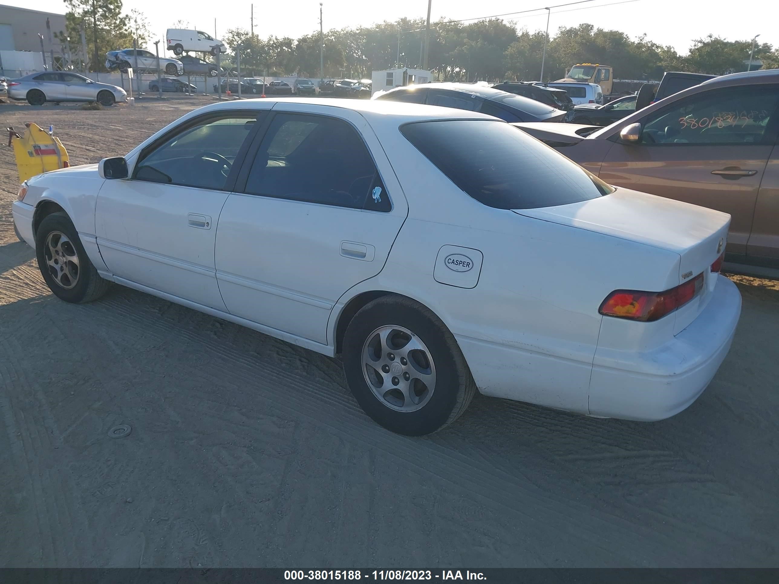 Photo 2 VIN: 4T1BG22K5WU267050 - TOYOTA CAMRY 