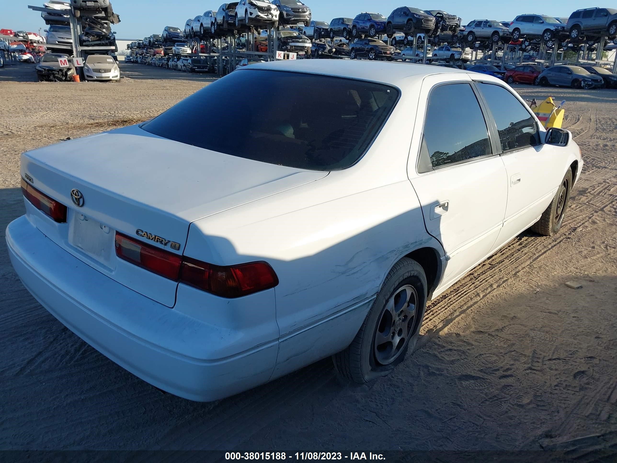 Photo 3 VIN: 4T1BG22K5WU267050 - TOYOTA CAMRY 