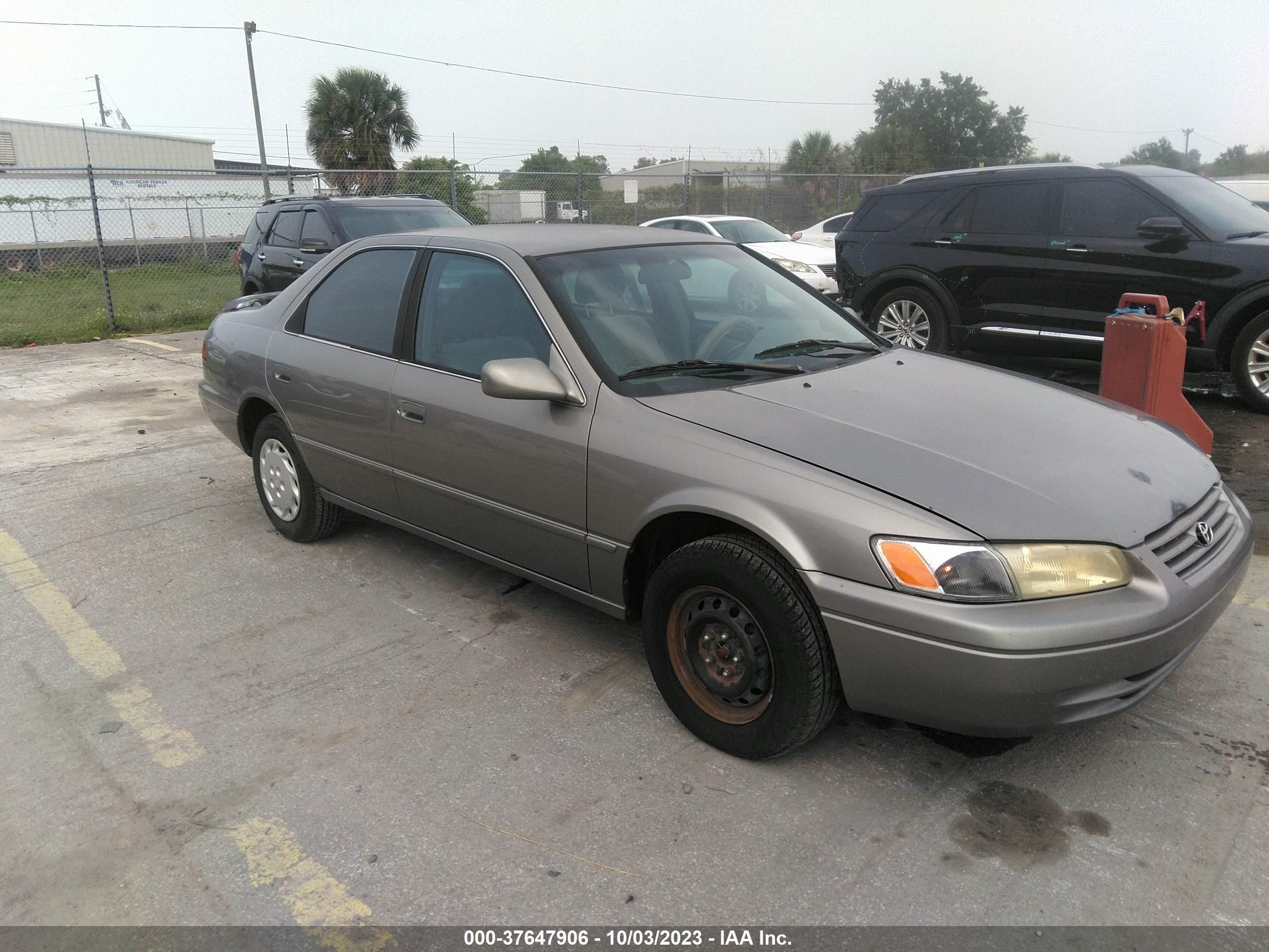 Photo 0 VIN: 4T1BG22K5XU547942 - TOYOTA CAMRY 