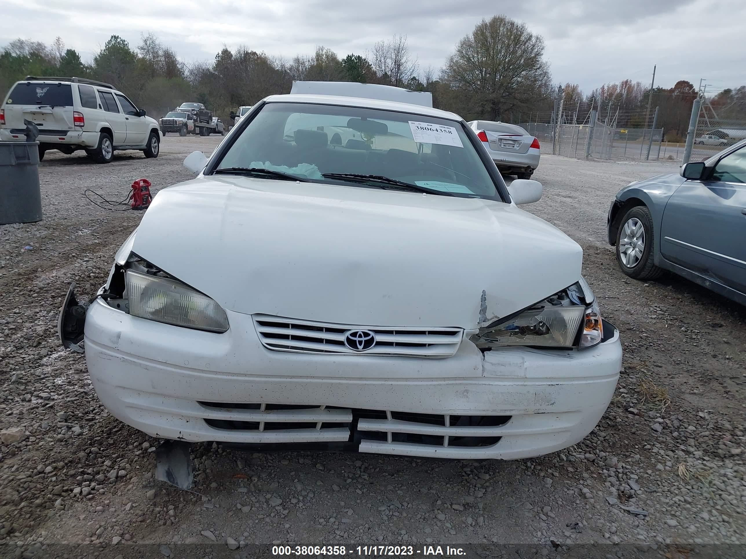 Photo 11 VIN: 4T1BG22K5XU591701 - TOYOTA CAMRY 