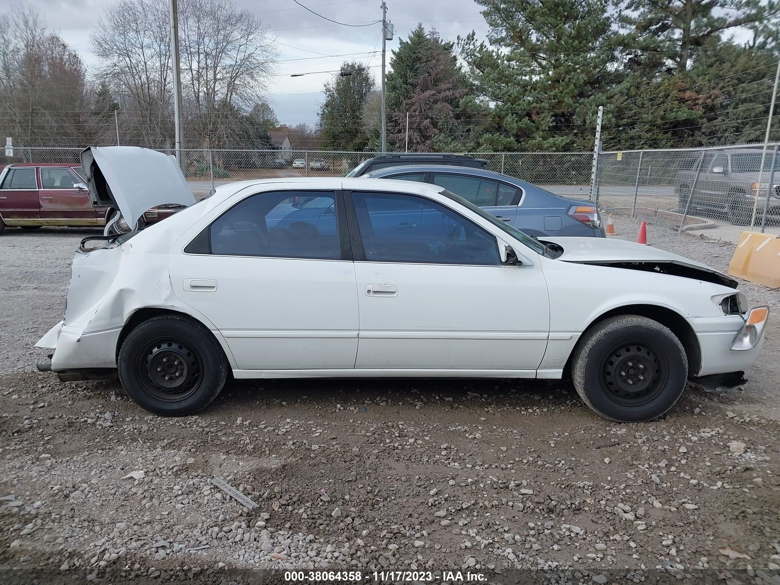 Photo 12 VIN: 4T1BG22K5XU591701 - TOYOTA CAMRY 