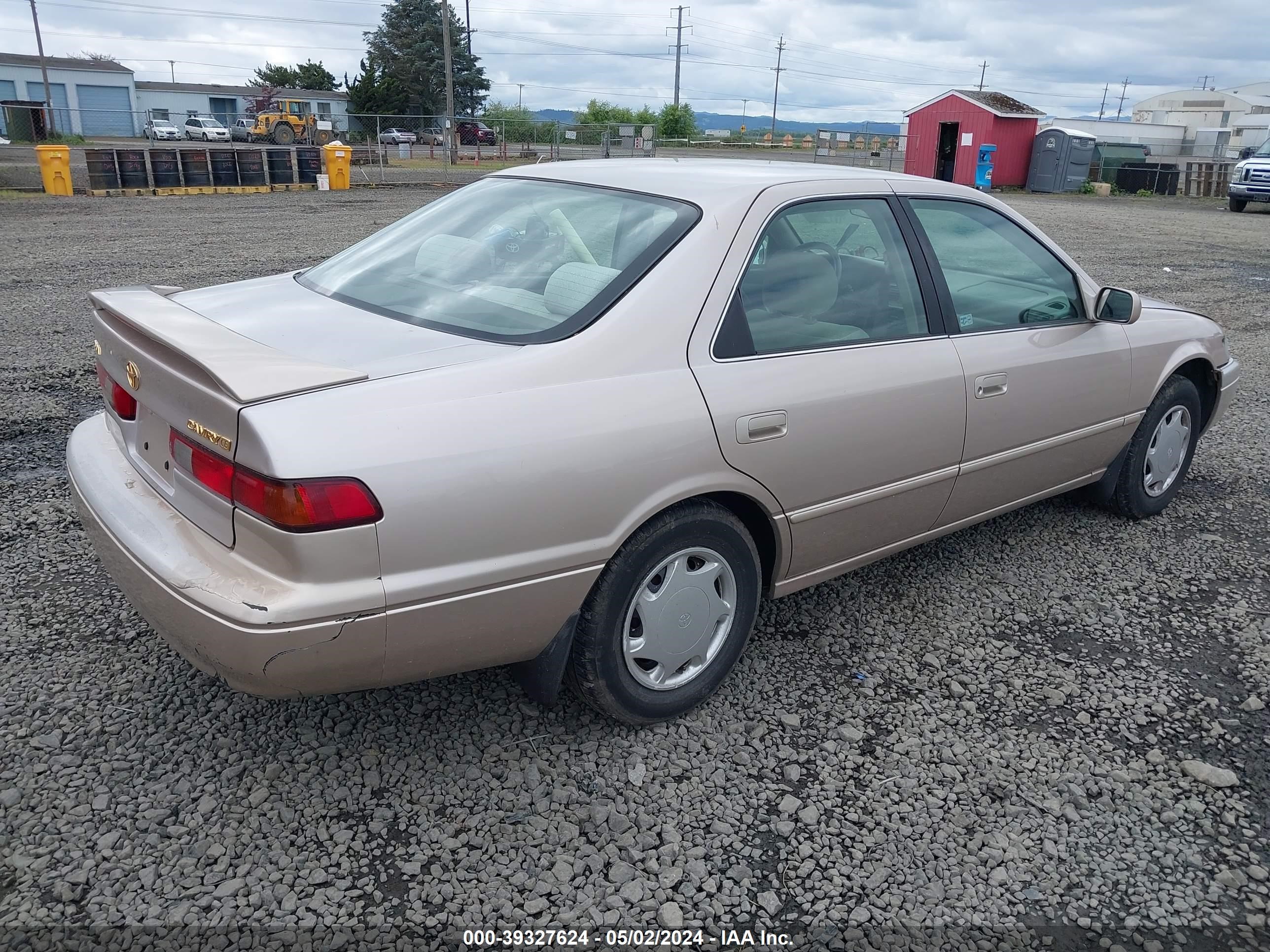 Photo 3 VIN: 4T1BG22K6XU889013 - TOYOTA CAMRY 