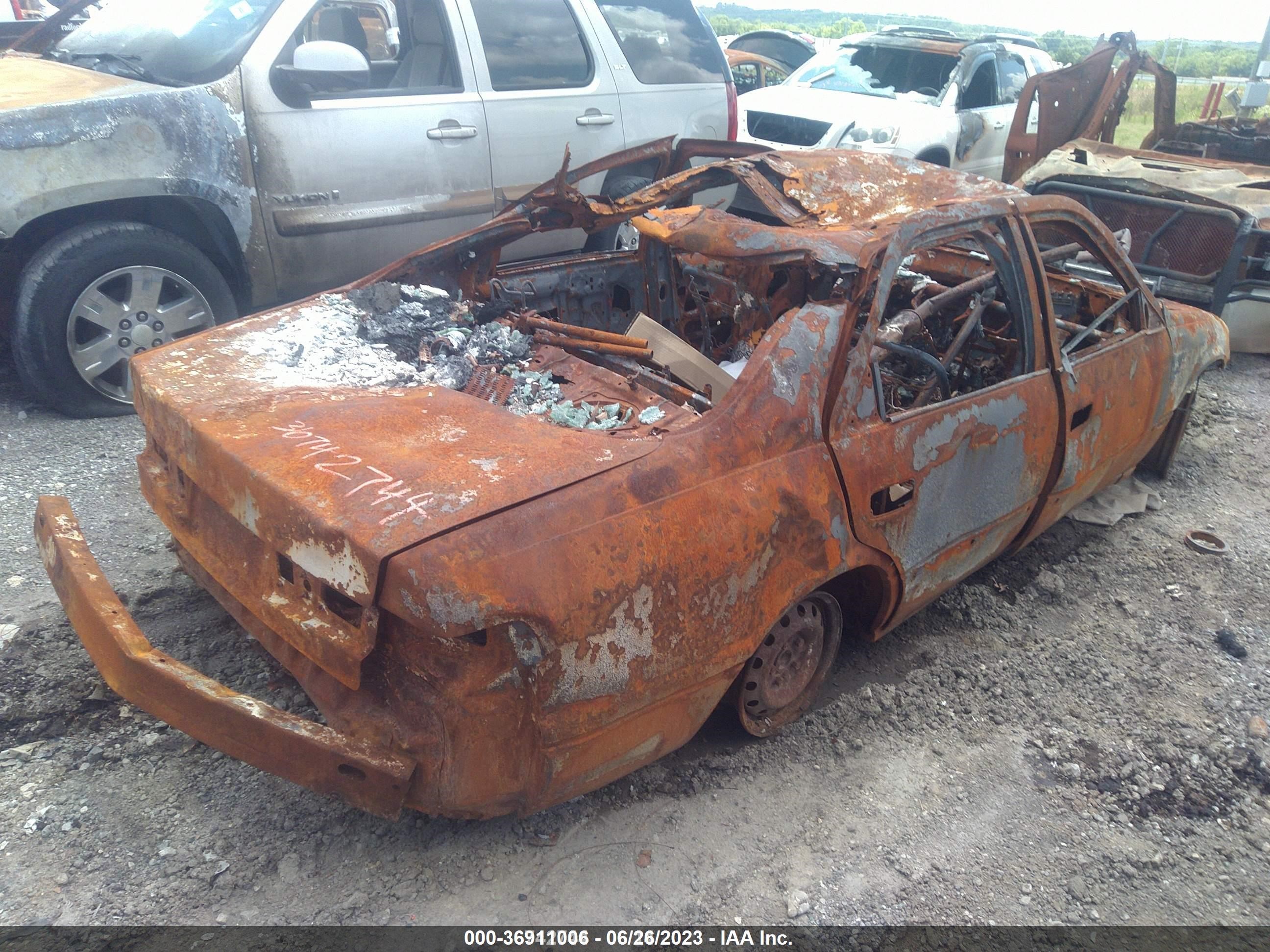 Photo 3 VIN: 4T1BG22K6YU008036 - TOYOTA CAMRY 