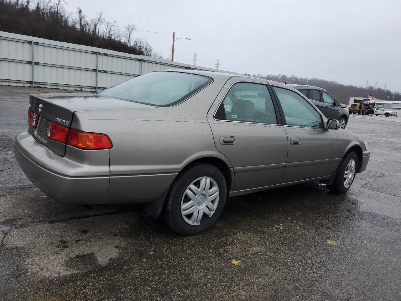 Photo 2 VIN: 4T1BG22K6YU715072 - TOYOTA CAMRY 