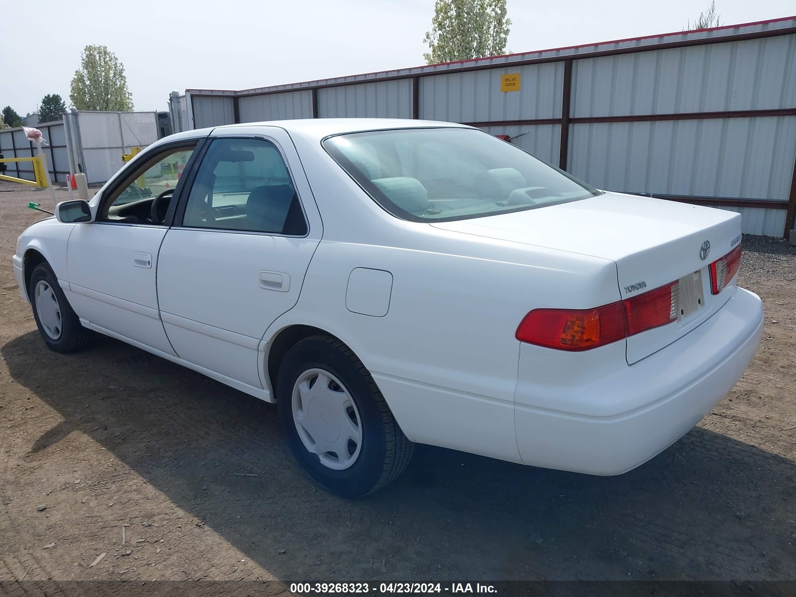 Photo 2 VIN: 4T1BG22K6YU743793 - TOYOTA CAMRY 