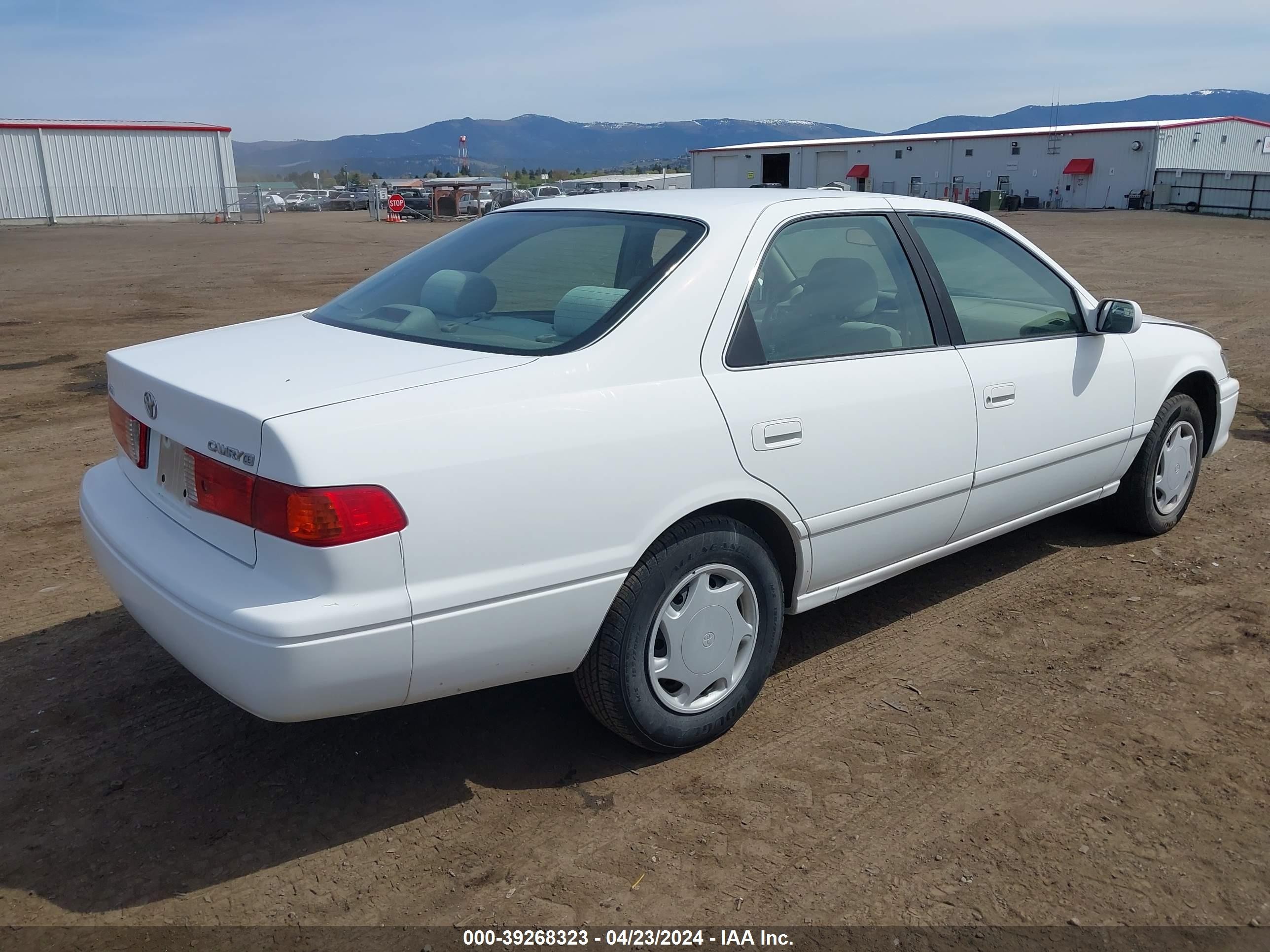 Photo 3 VIN: 4T1BG22K6YU743793 - TOYOTA CAMRY 