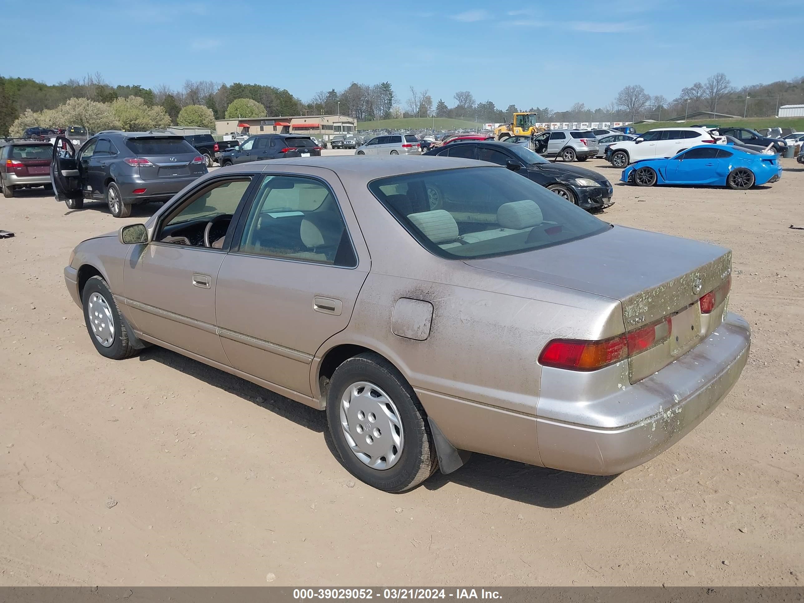 Photo 2 VIN: 4T1BG22K7WU268426 - TOYOTA CAMRY 