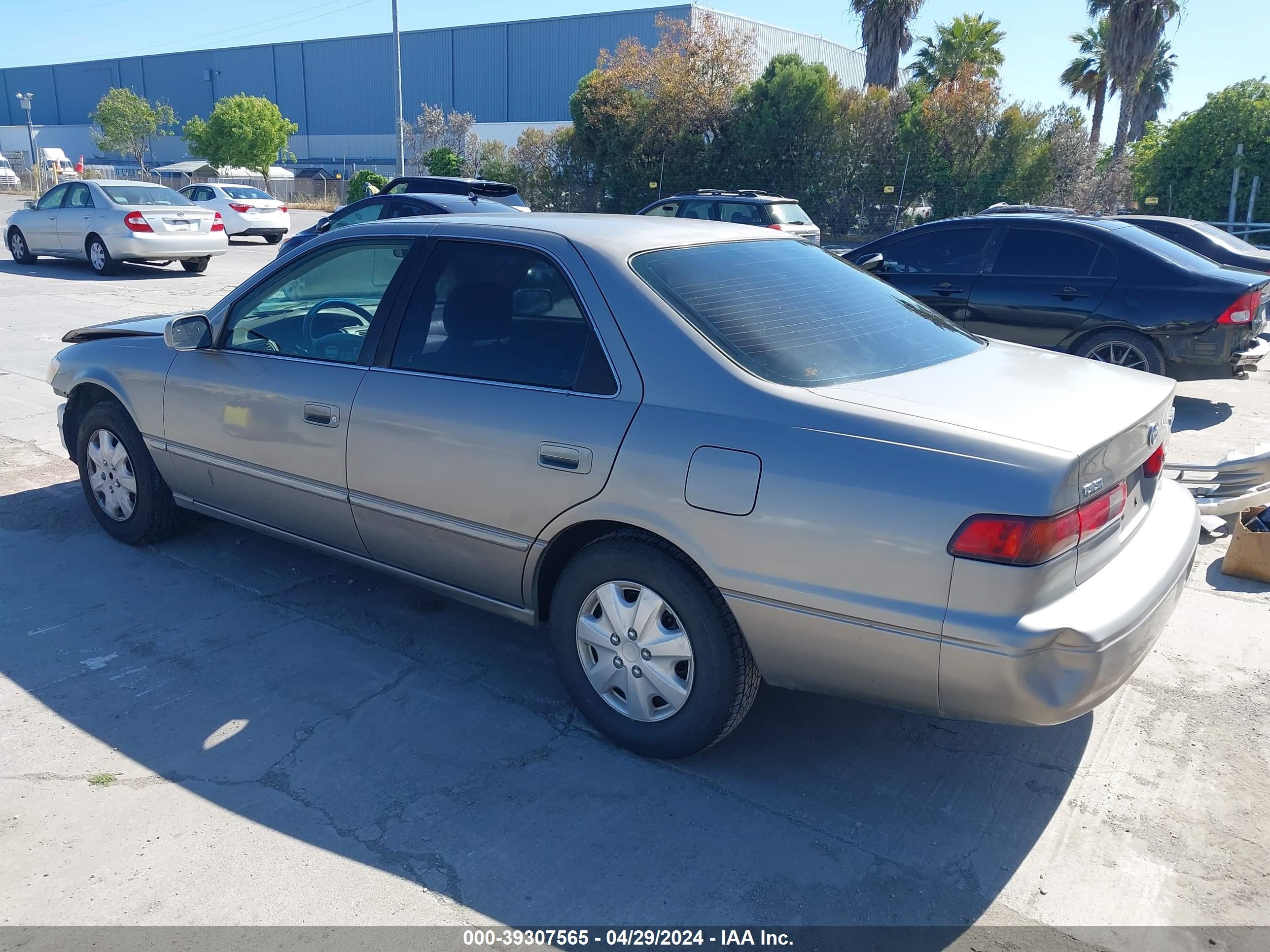 Photo 2 VIN: 4T1BG22K7XU581249 - TOYOTA CAMRY 