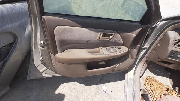 Photo 8 VIN: 4T1BG22K8XU406217 - TOYOTA CAMRY 