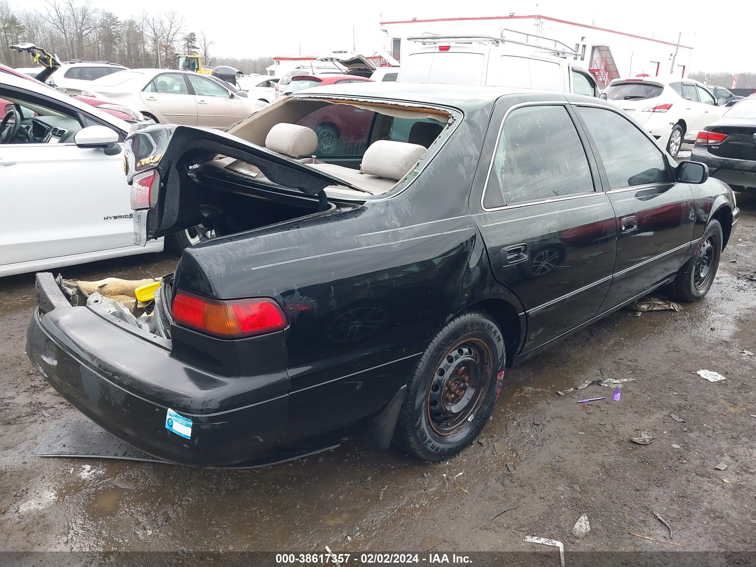 Photo 3 VIN: 4T1BG22K8XU408002 - TOYOTA CAMRY 