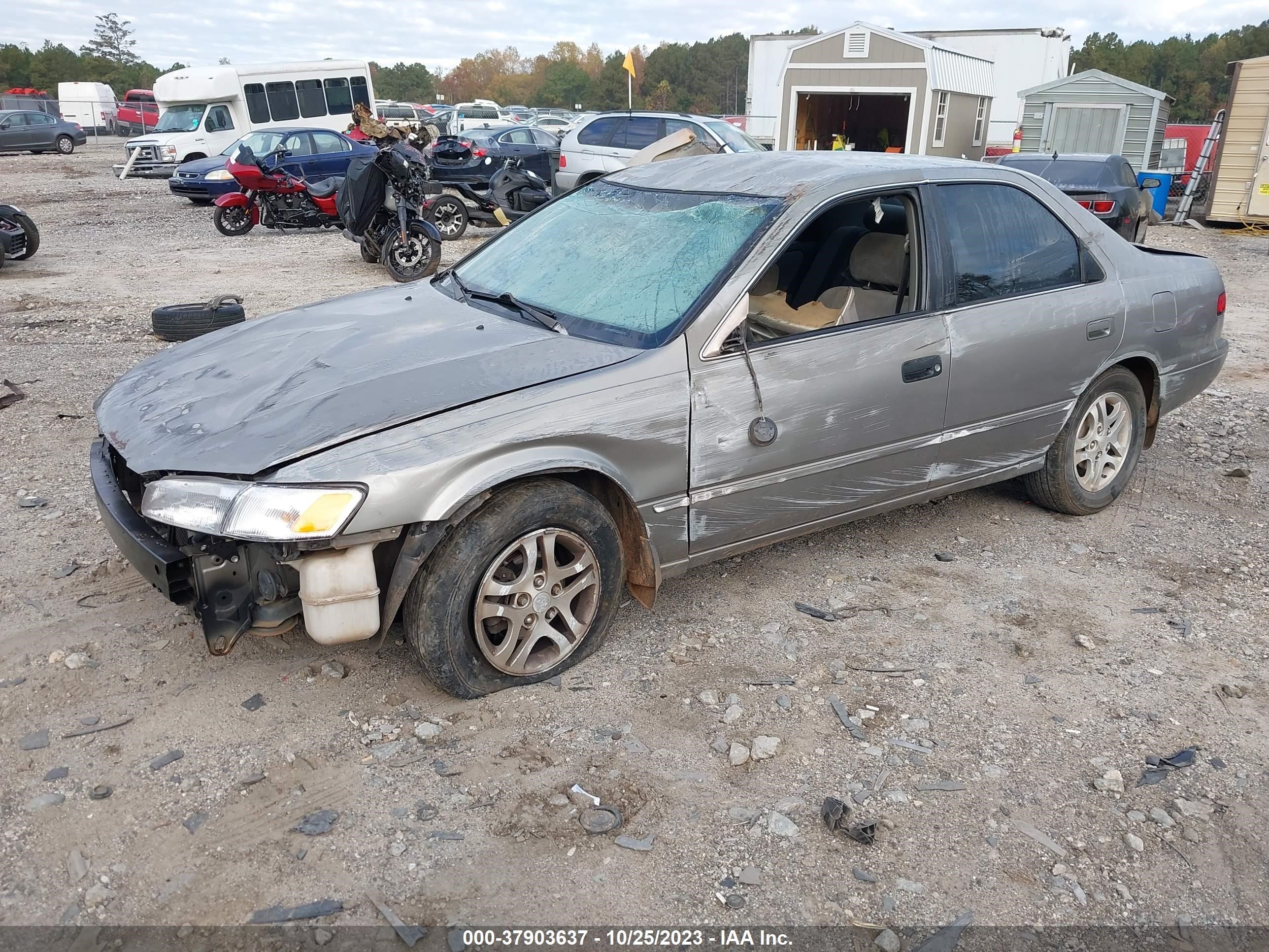 Photo 1 VIN: 4T1BG22K8XU437063 - TOYOTA CAMRY 