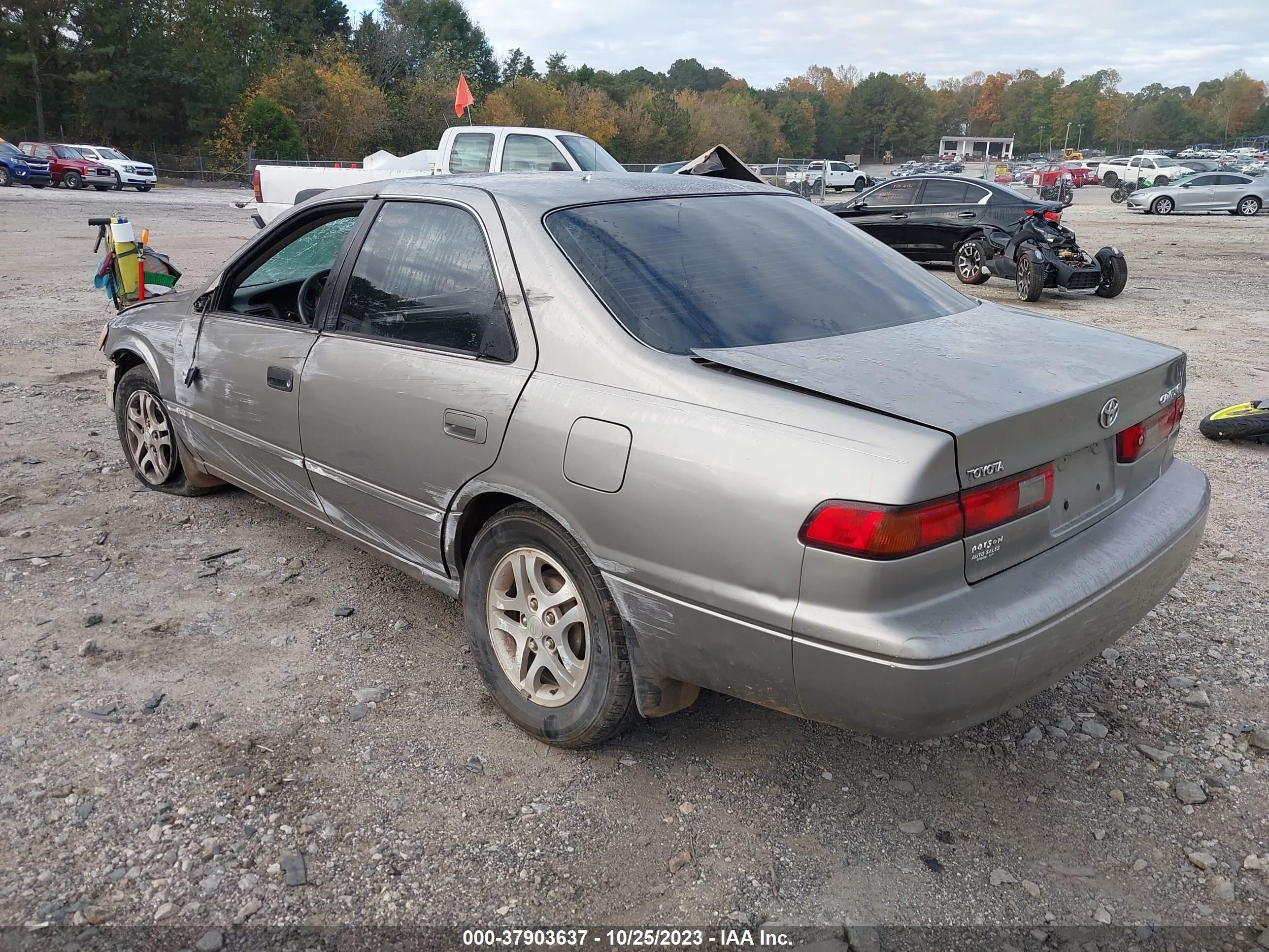 Photo 2 VIN: 4T1BG22K8XU437063 - TOYOTA CAMRY 