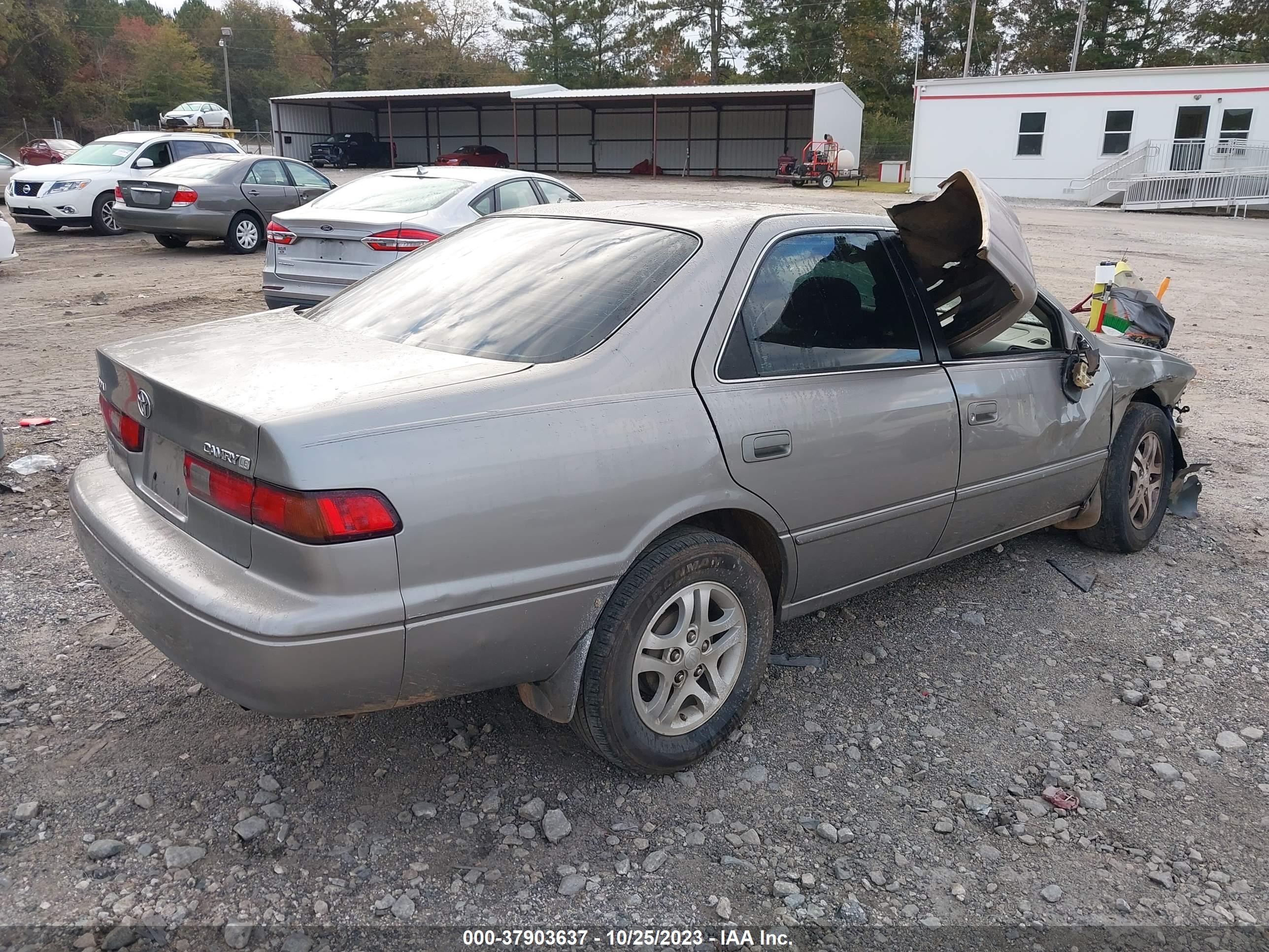 Photo 3 VIN: 4T1BG22K8XU437063 - TOYOTA CAMRY 