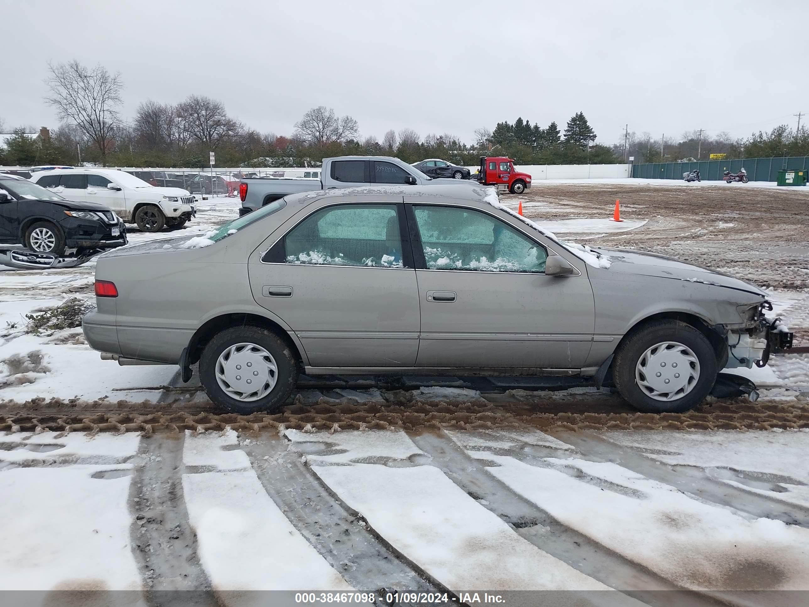 Photo 11 VIN: 4T1BG22K8XU482102 - TOYOTA CAMRY 