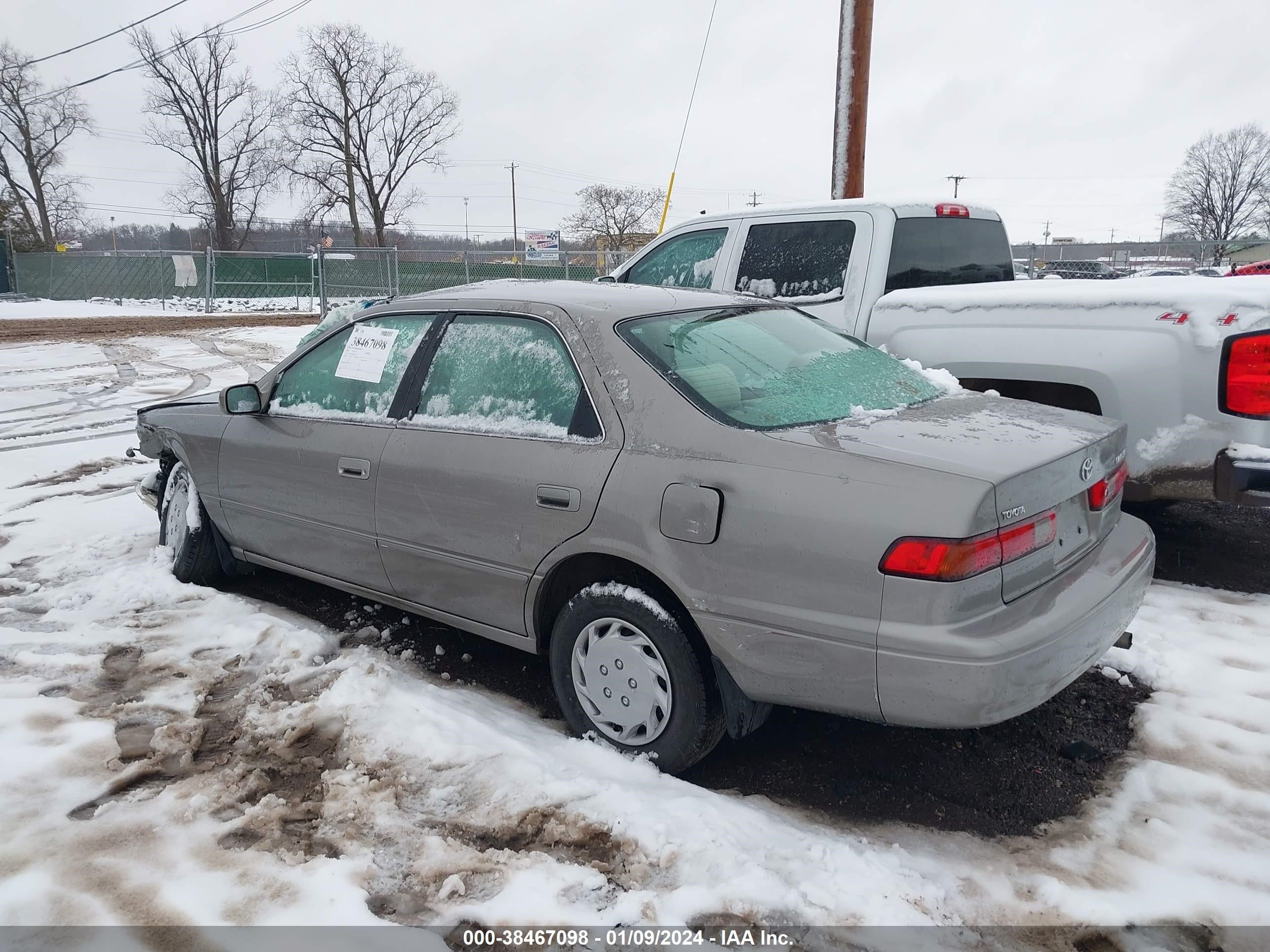 Photo 2 VIN: 4T1BG22K8XU482102 - TOYOTA CAMRY 