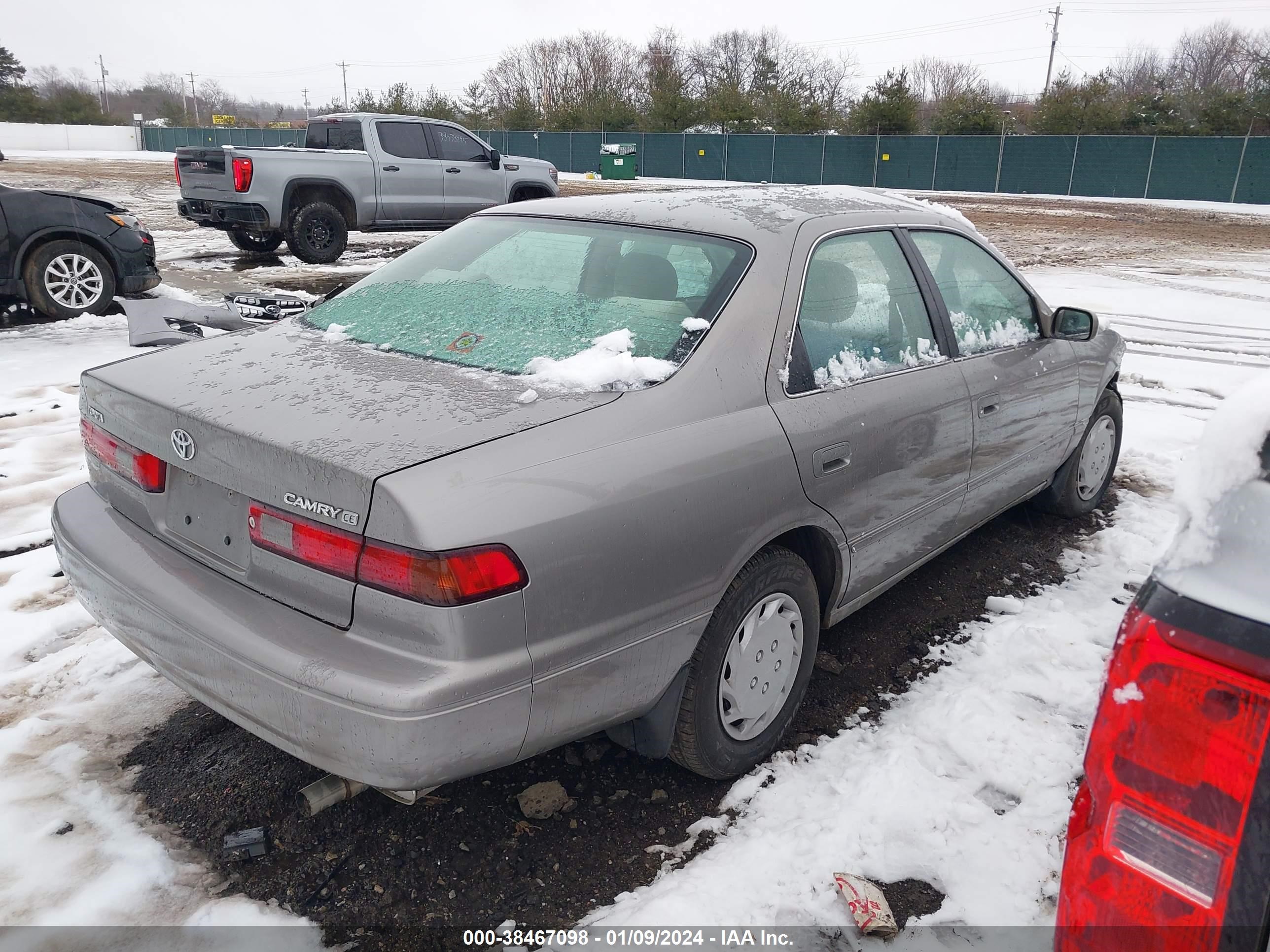 Photo 3 VIN: 4T1BG22K8XU482102 - TOYOTA CAMRY 