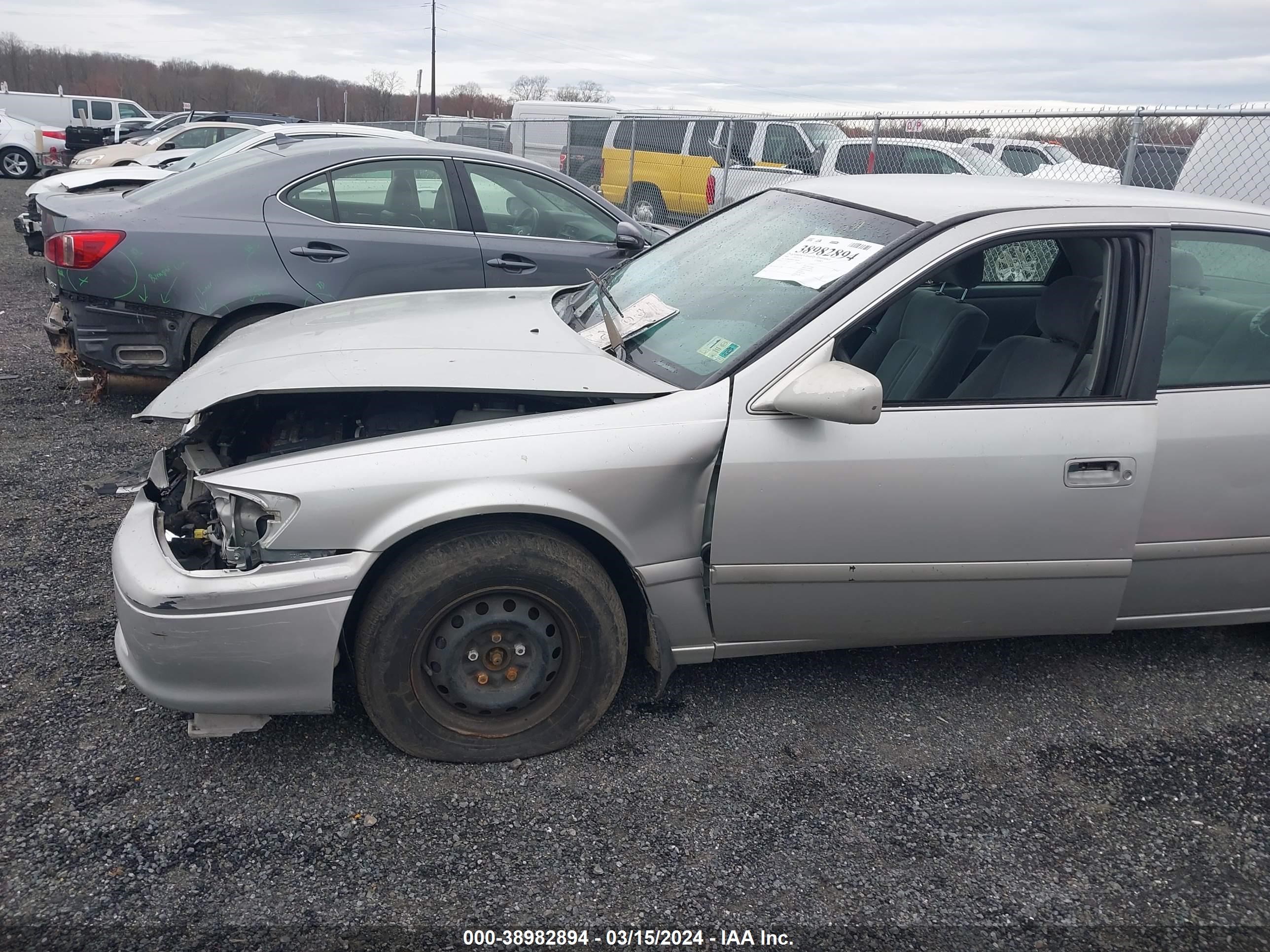 Photo 13 VIN: 4T1BG22K8YU008295 - TOYOTA CAMRY 