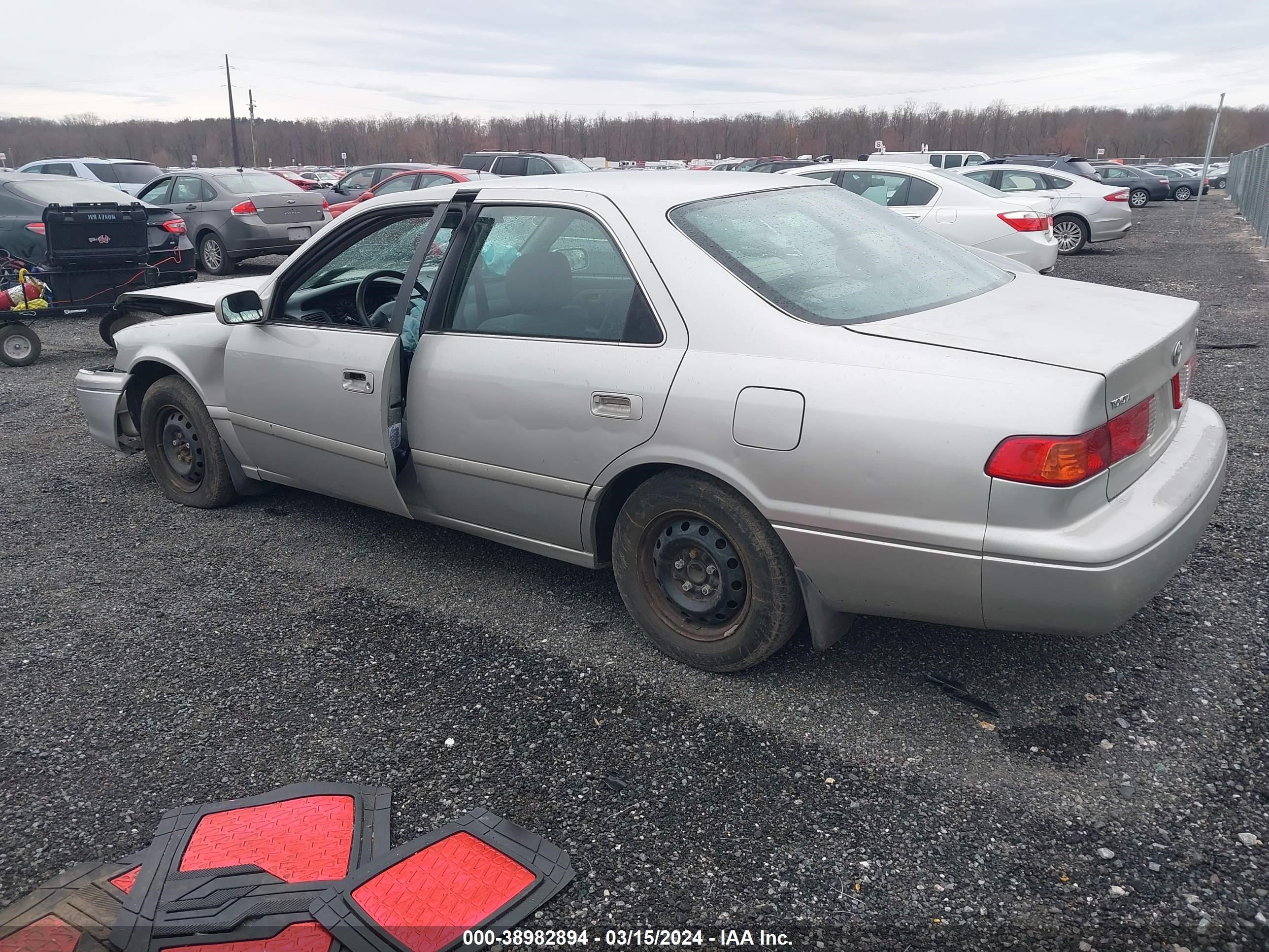 Photo 2 VIN: 4T1BG22K8YU008295 - TOYOTA CAMRY 