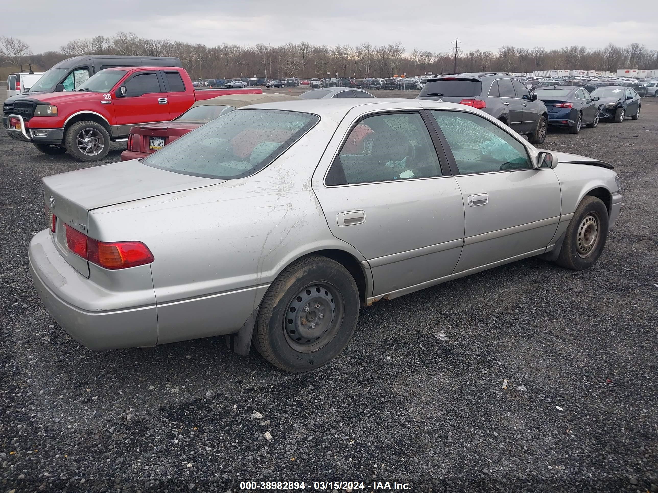 Photo 3 VIN: 4T1BG22K8YU008295 - TOYOTA CAMRY 