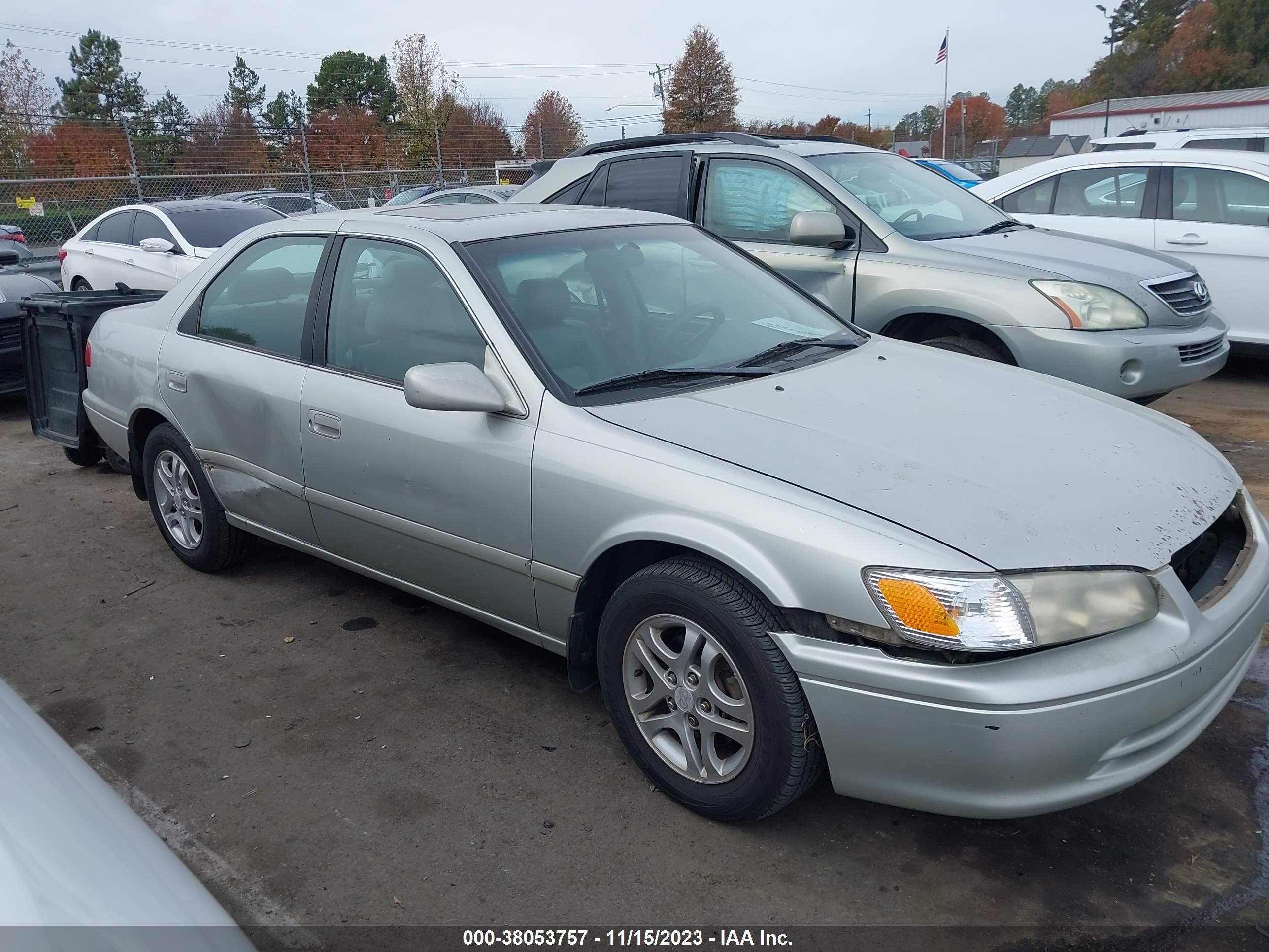 Photo 13 VIN: 4T1BG22K8YU010581 - TOYOTA CAMRY 