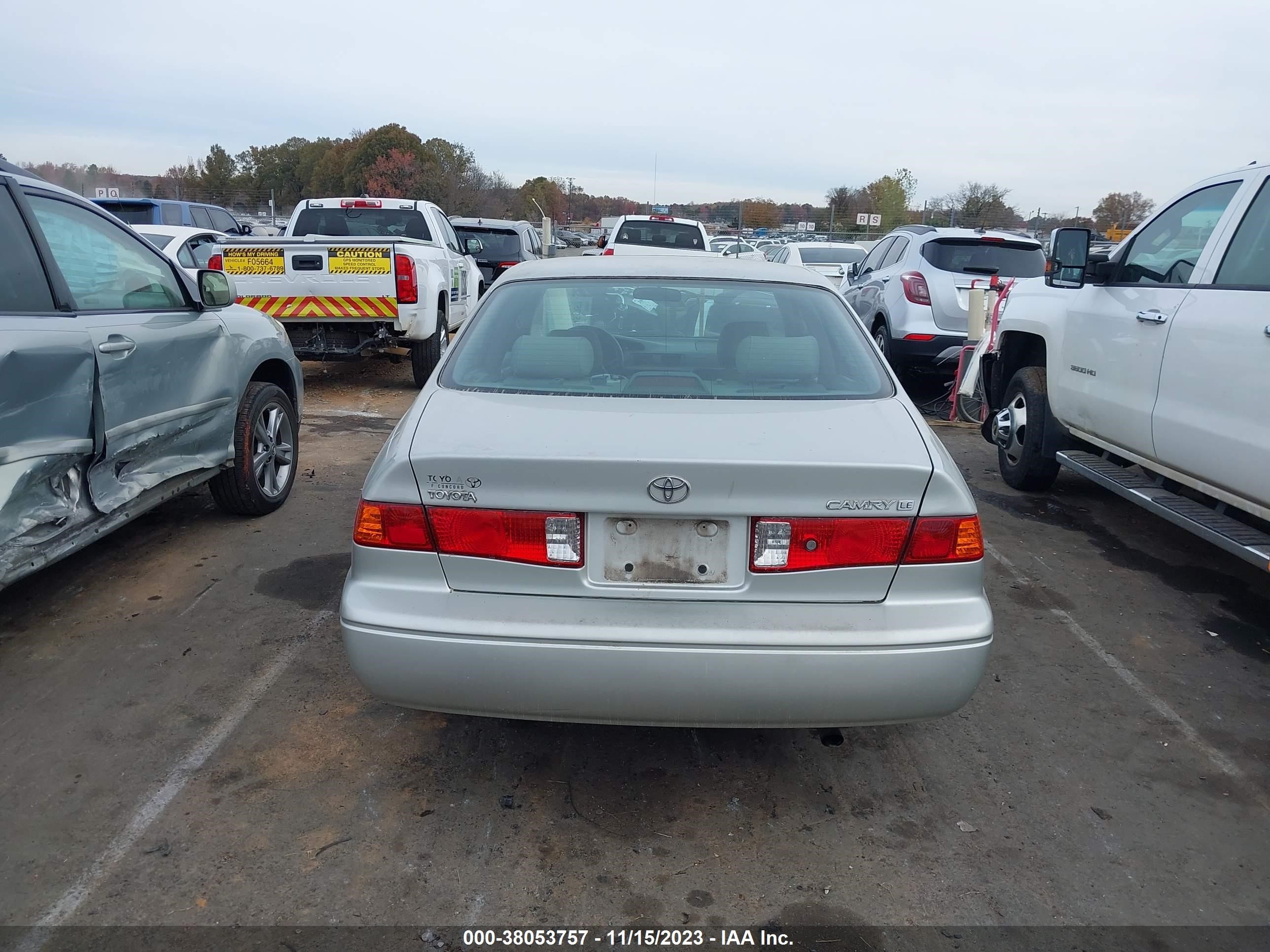 Photo 16 VIN: 4T1BG22K8YU010581 - TOYOTA CAMRY 