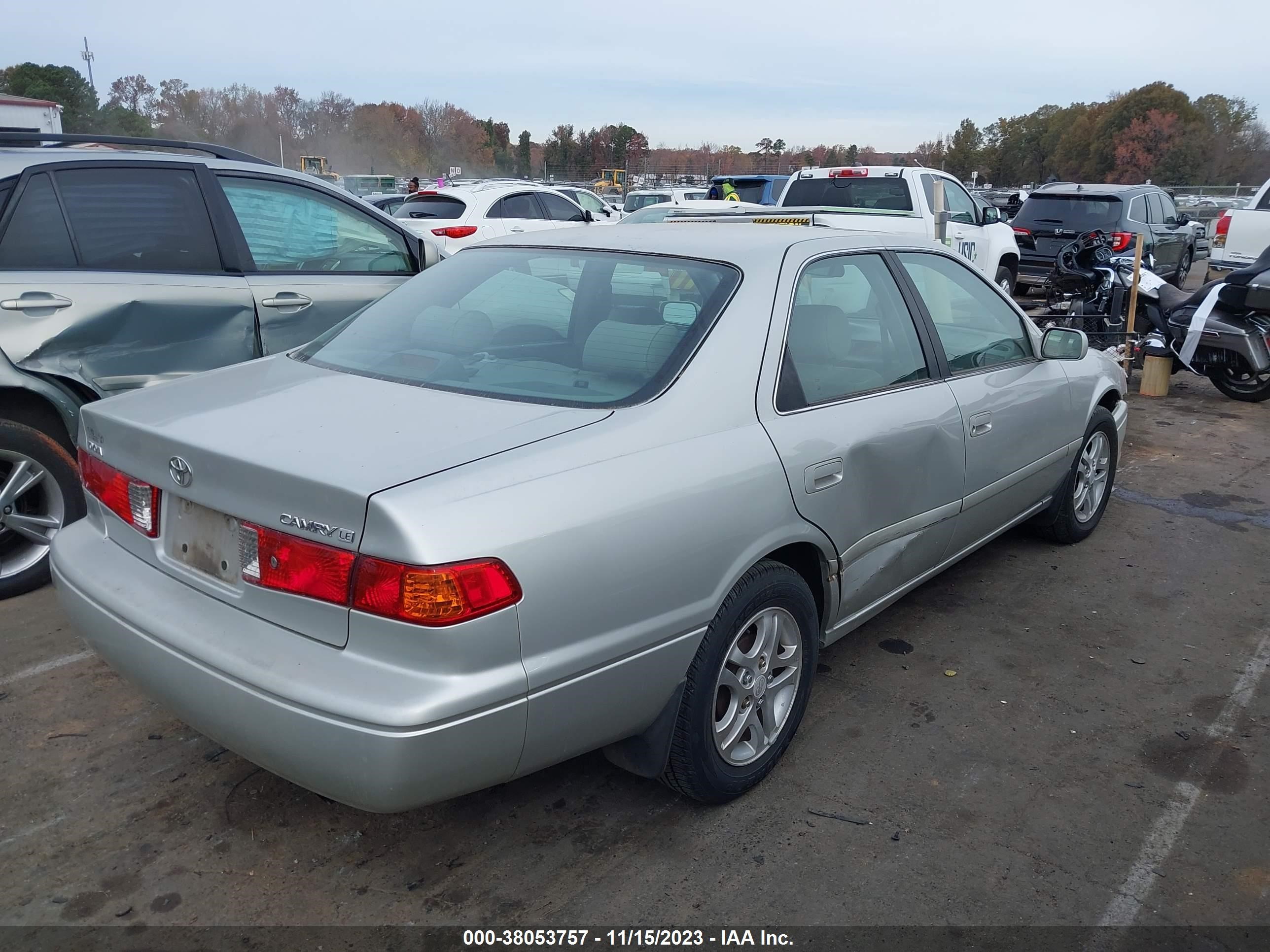 Photo 3 VIN: 4T1BG22K8YU010581 - TOYOTA CAMRY 