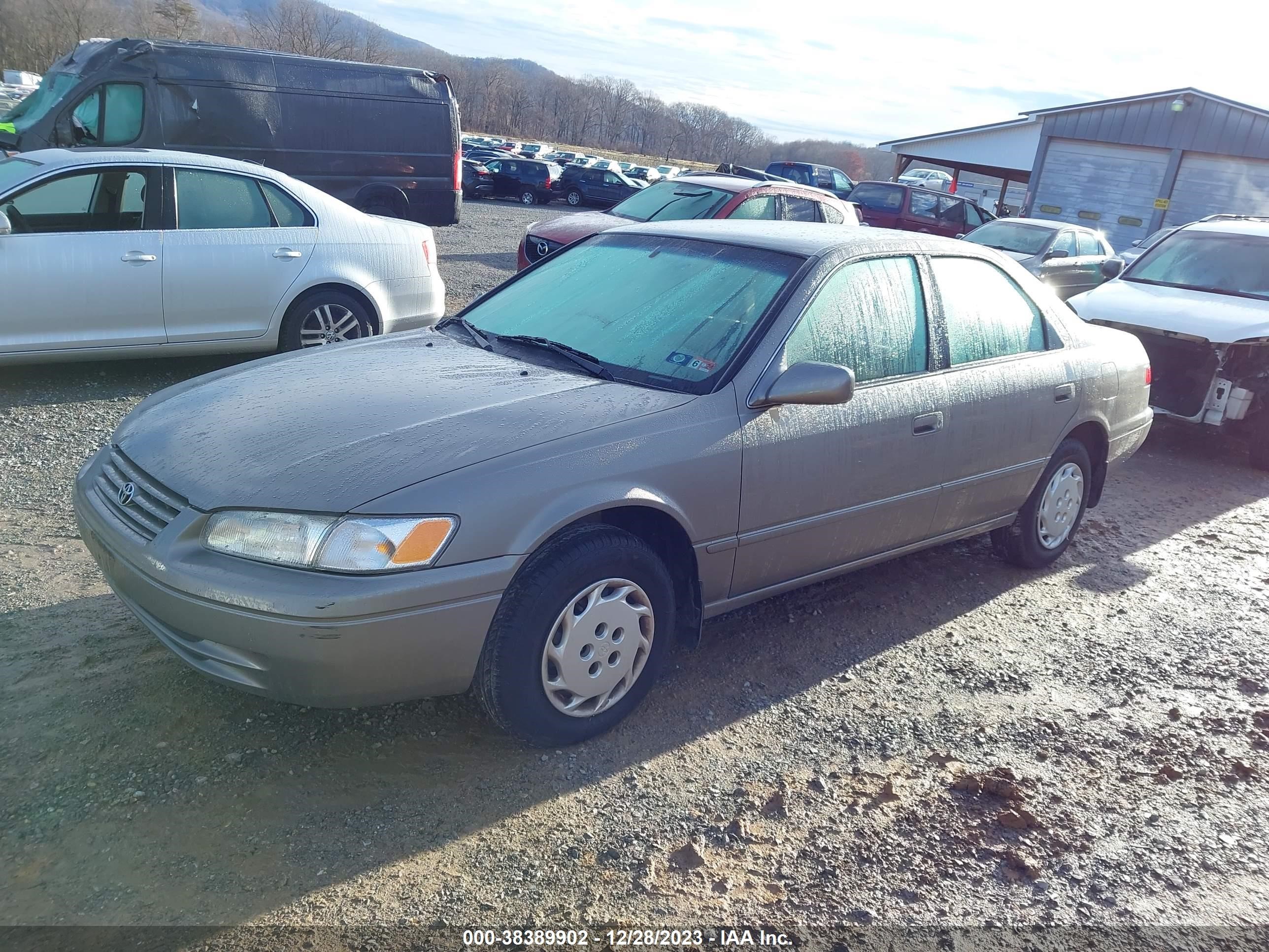 Photo 1 VIN: 4T1BG22K9WU378930 - TOYOTA CAMRY 