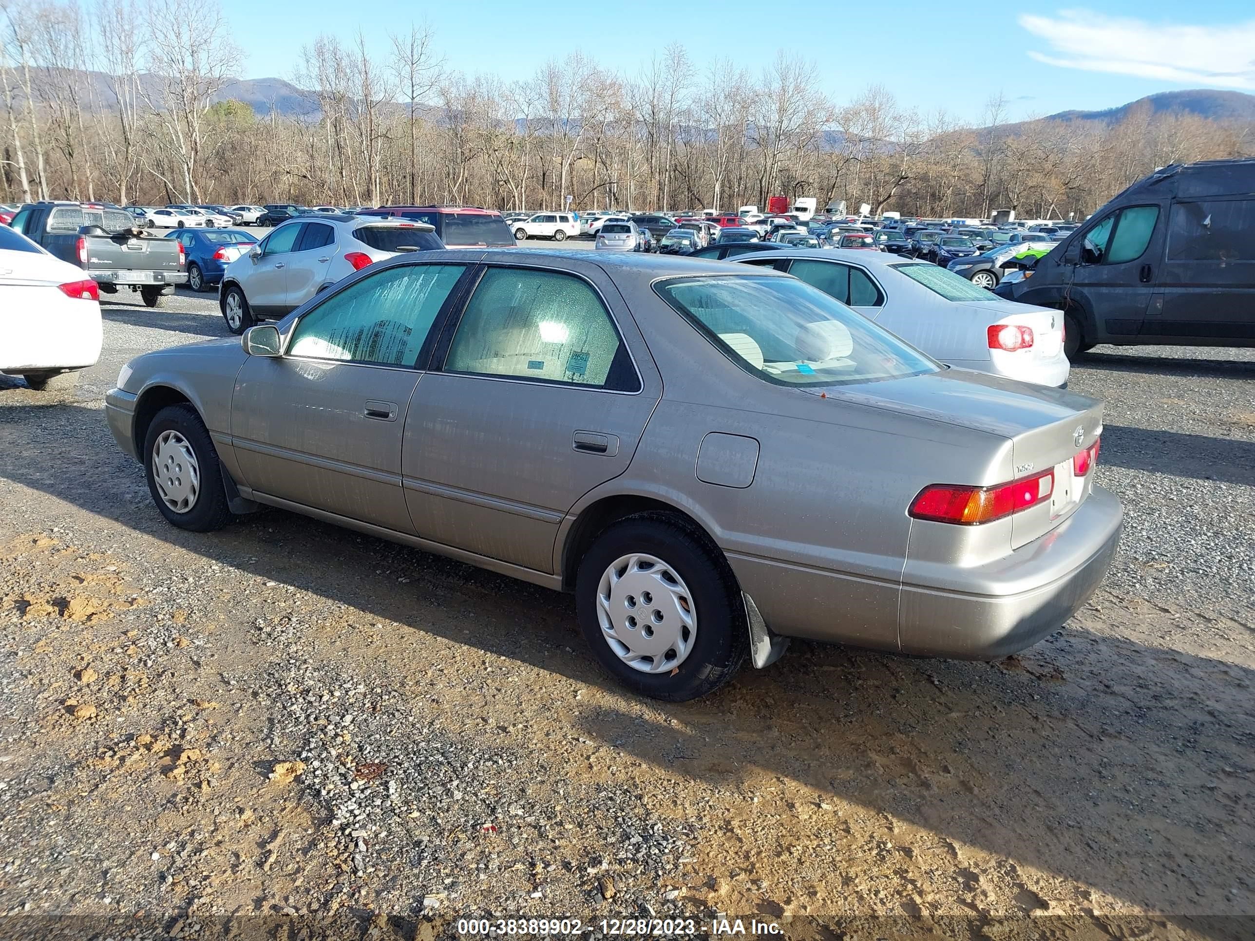 Photo 2 VIN: 4T1BG22K9WU378930 - TOYOTA CAMRY 