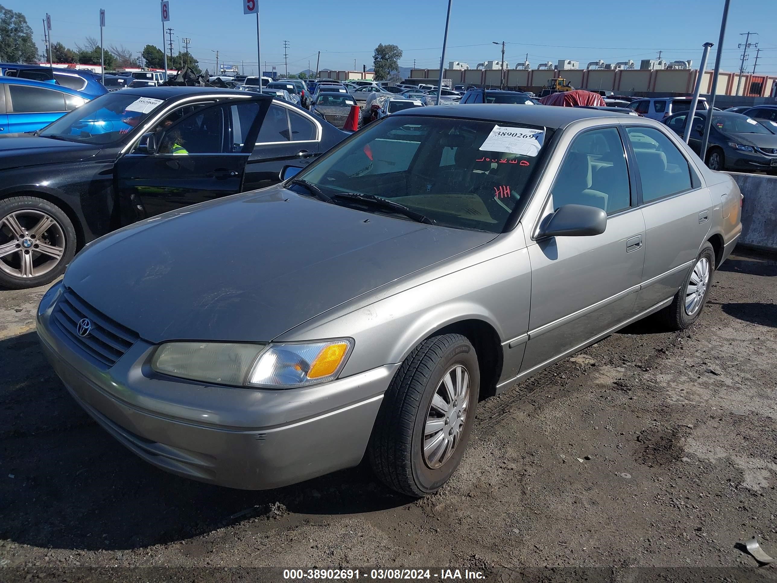 Photo 1 VIN: 4T1BG22K9XU412348 - TOYOTA CAMRY 