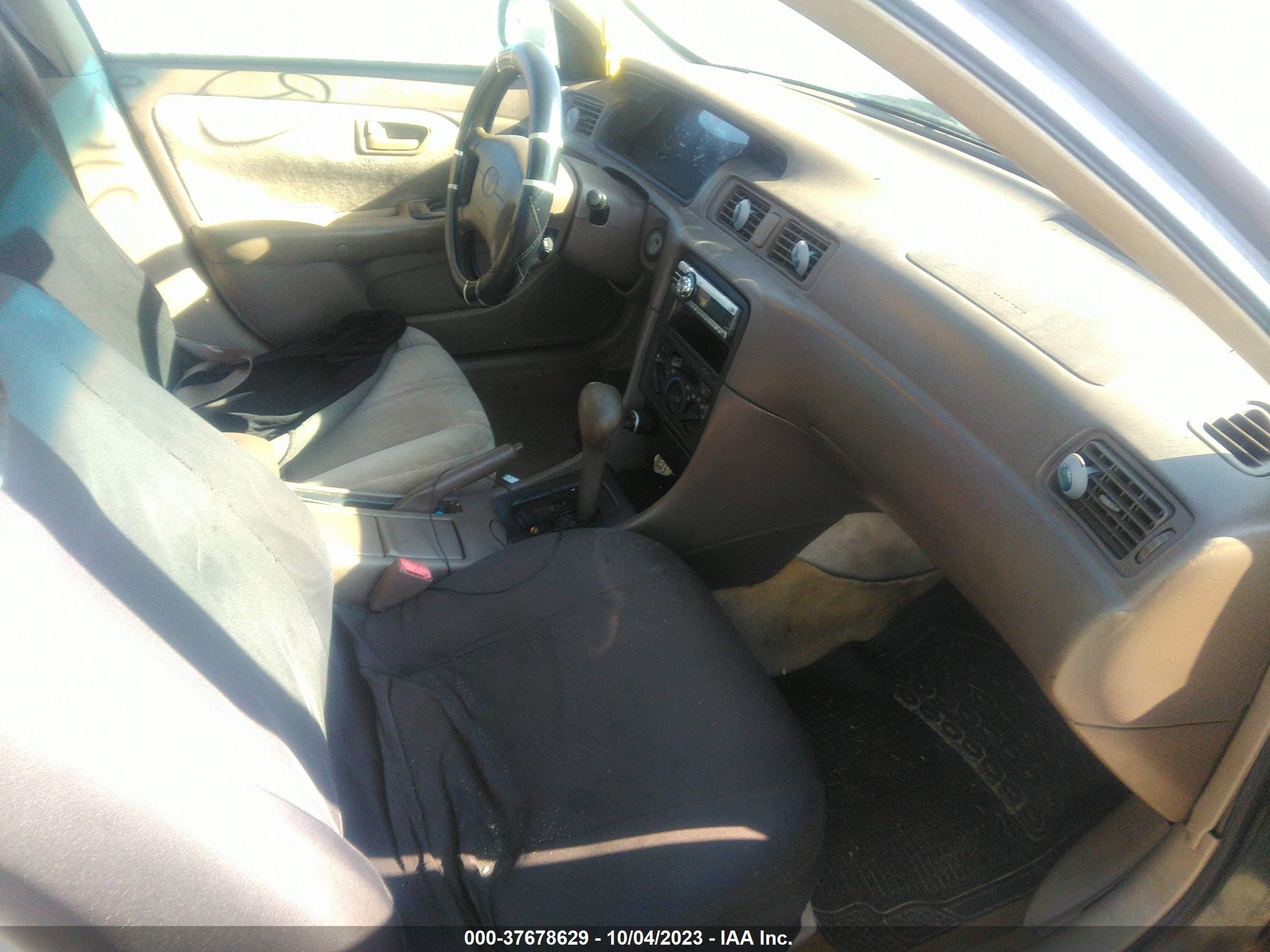 Photo 4 VIN: 4T1BG22K9XU524521 - TOYOTA CAMRY 