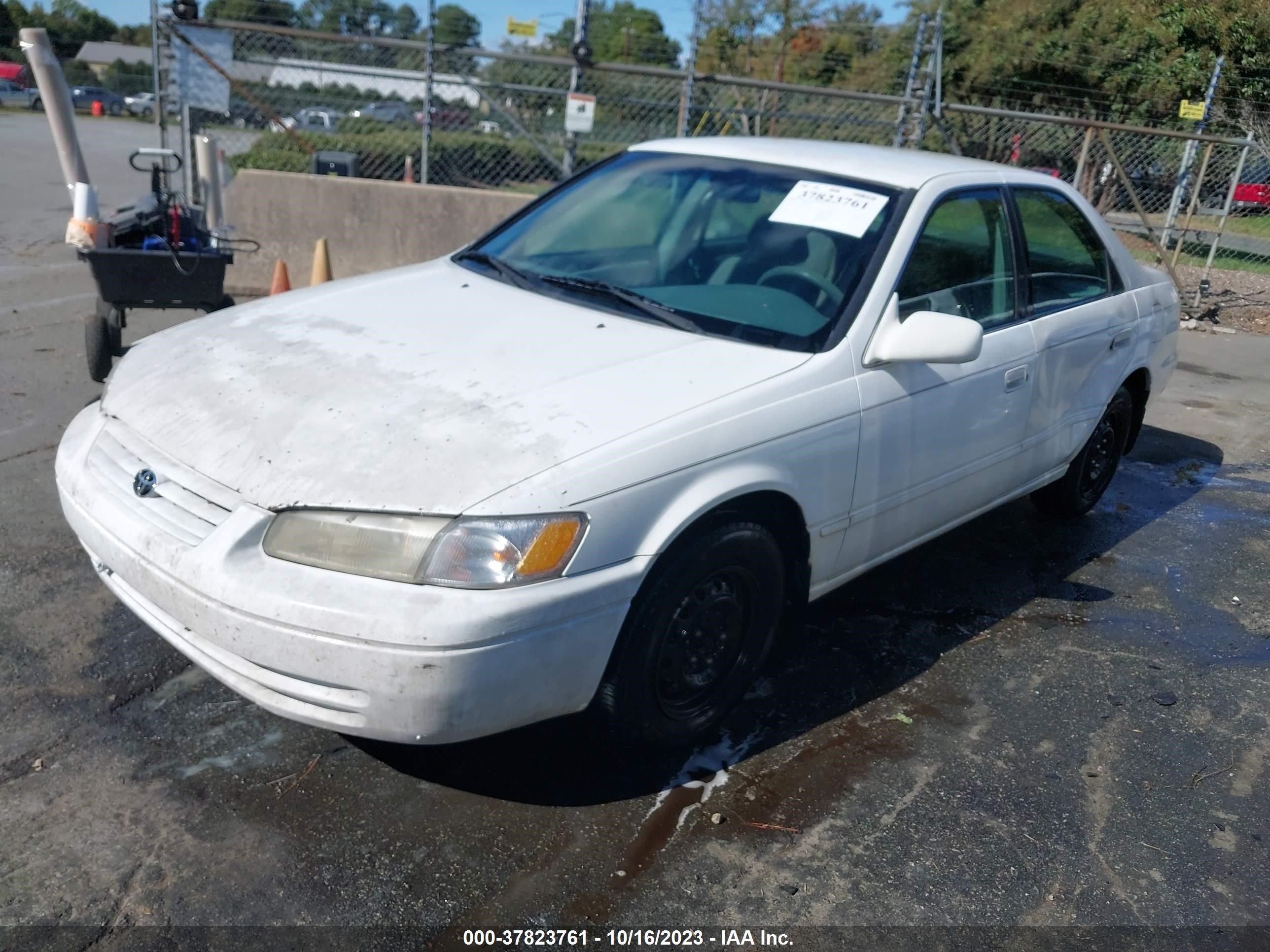 Photo 1 VIN: 4T1BG22K9XU570009 - TOYOTA CAMRY 